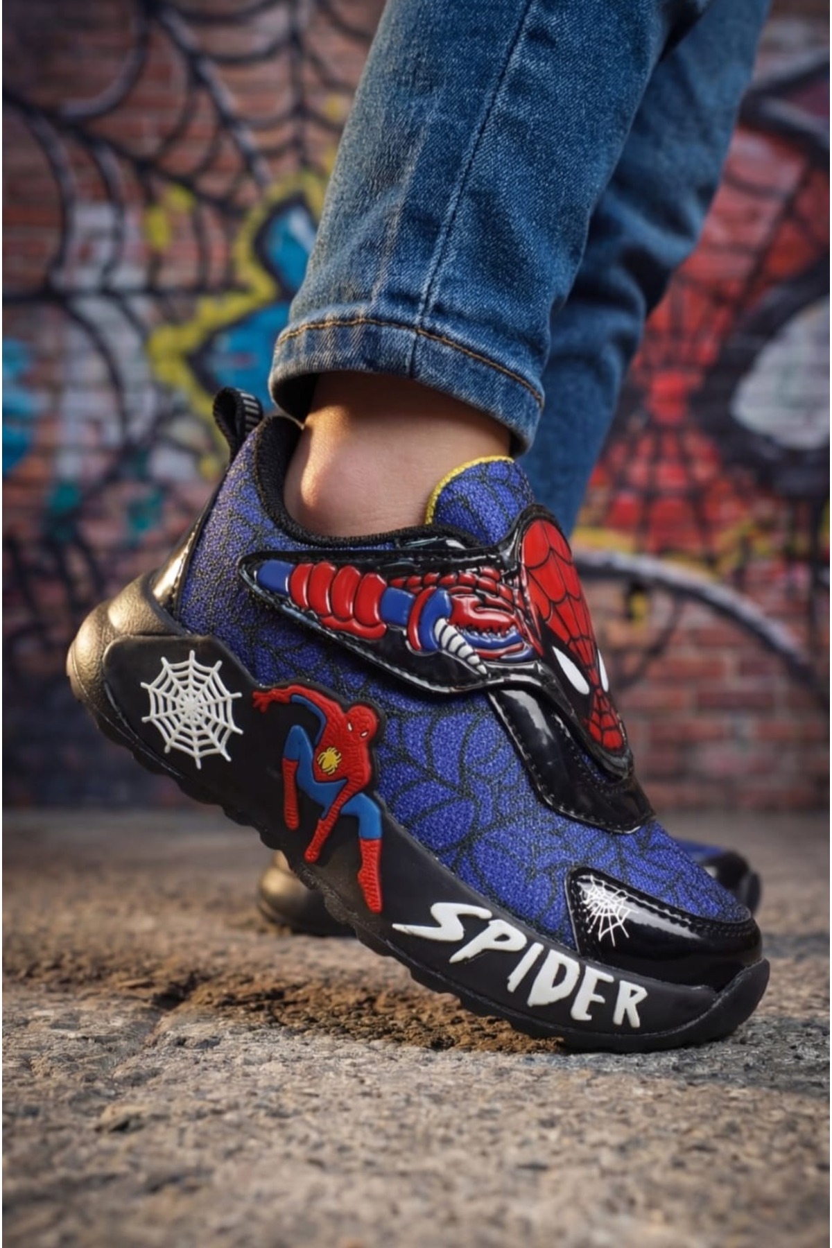 Children's stylish design special character orthopedic sole light sports shoes