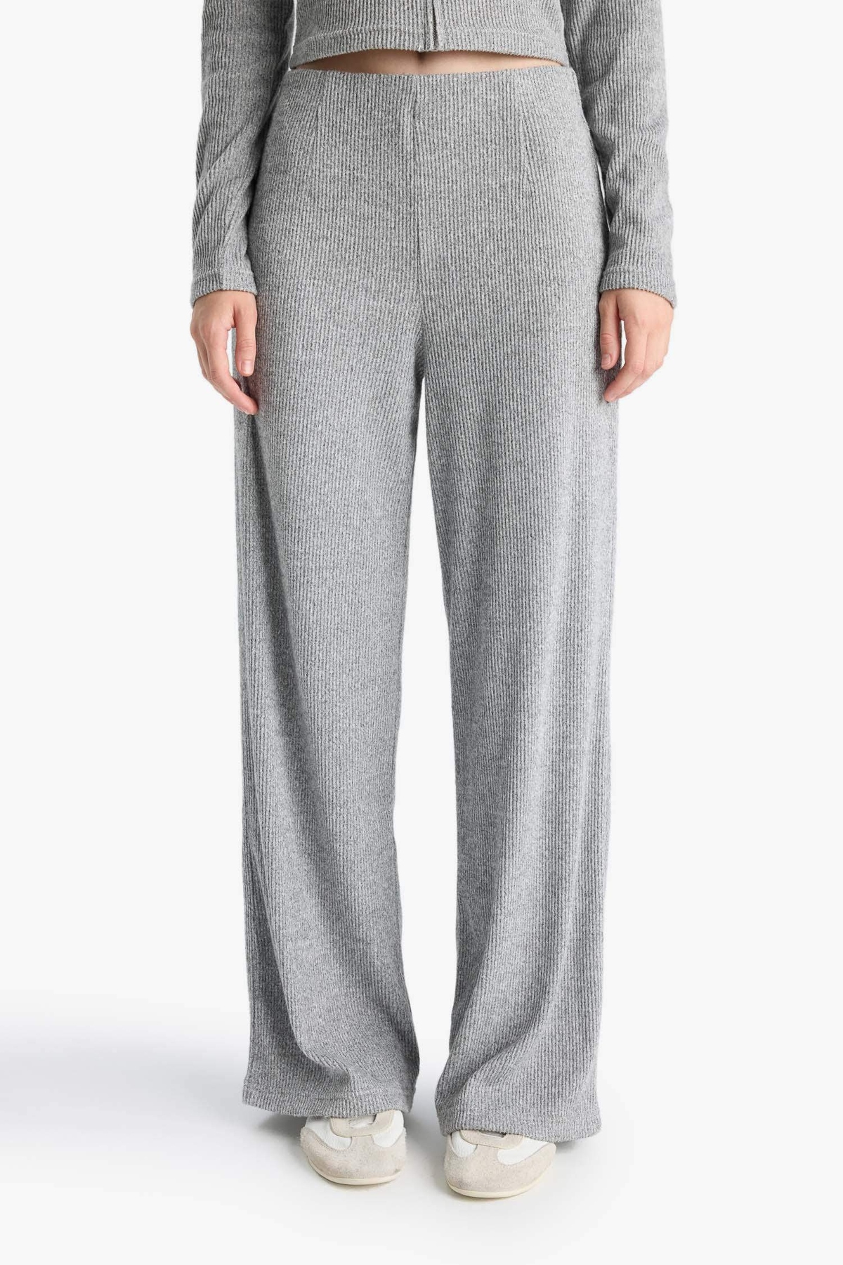 DeFacto Beli Lastikli Flare Fit Geniş Paça Eşofman Altı F0991AX25WN görsel 4