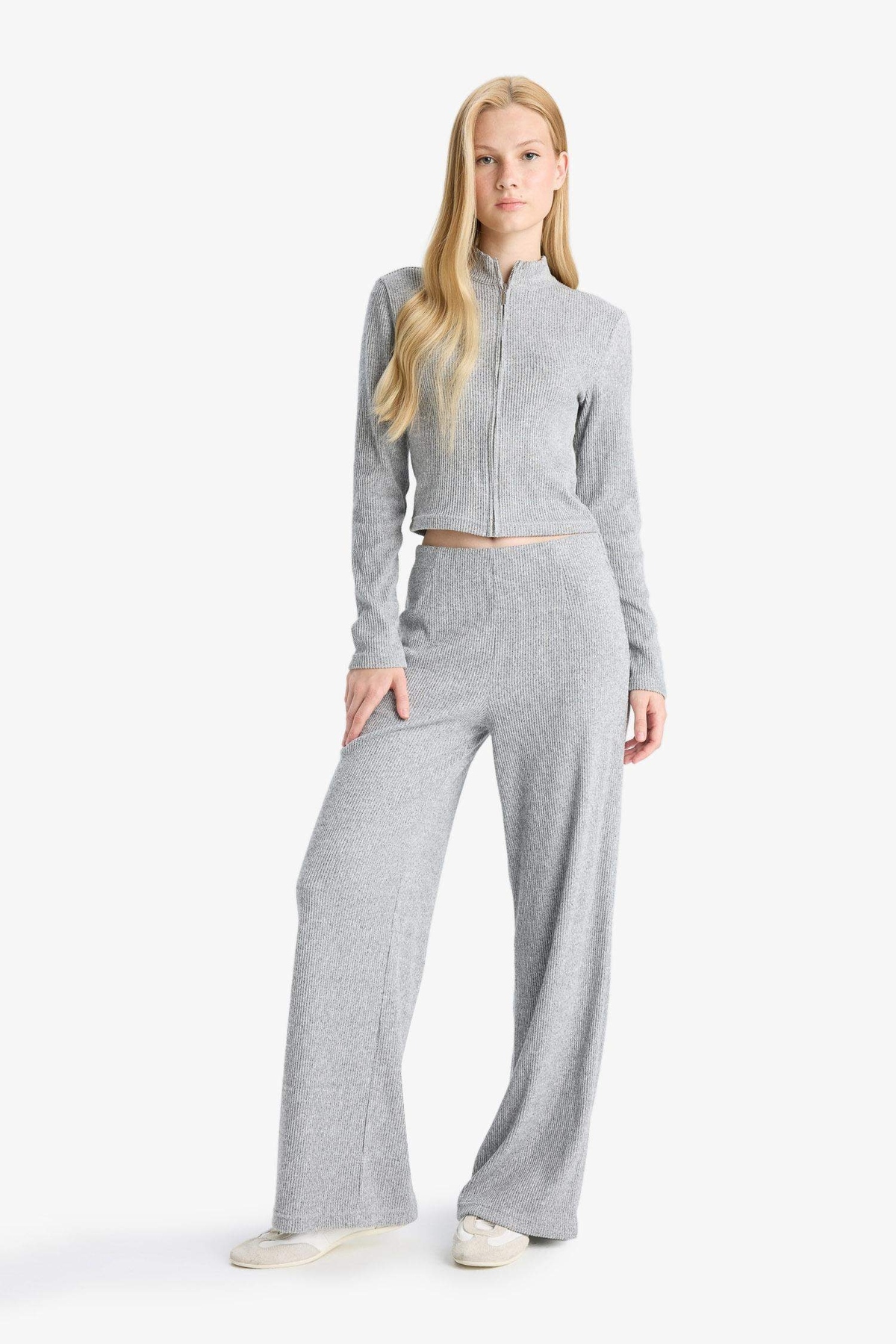 DeFacto Beli Lastikli Flare Fit Geniş Paça Eşofman Altı F0991AX25WN görsel 2