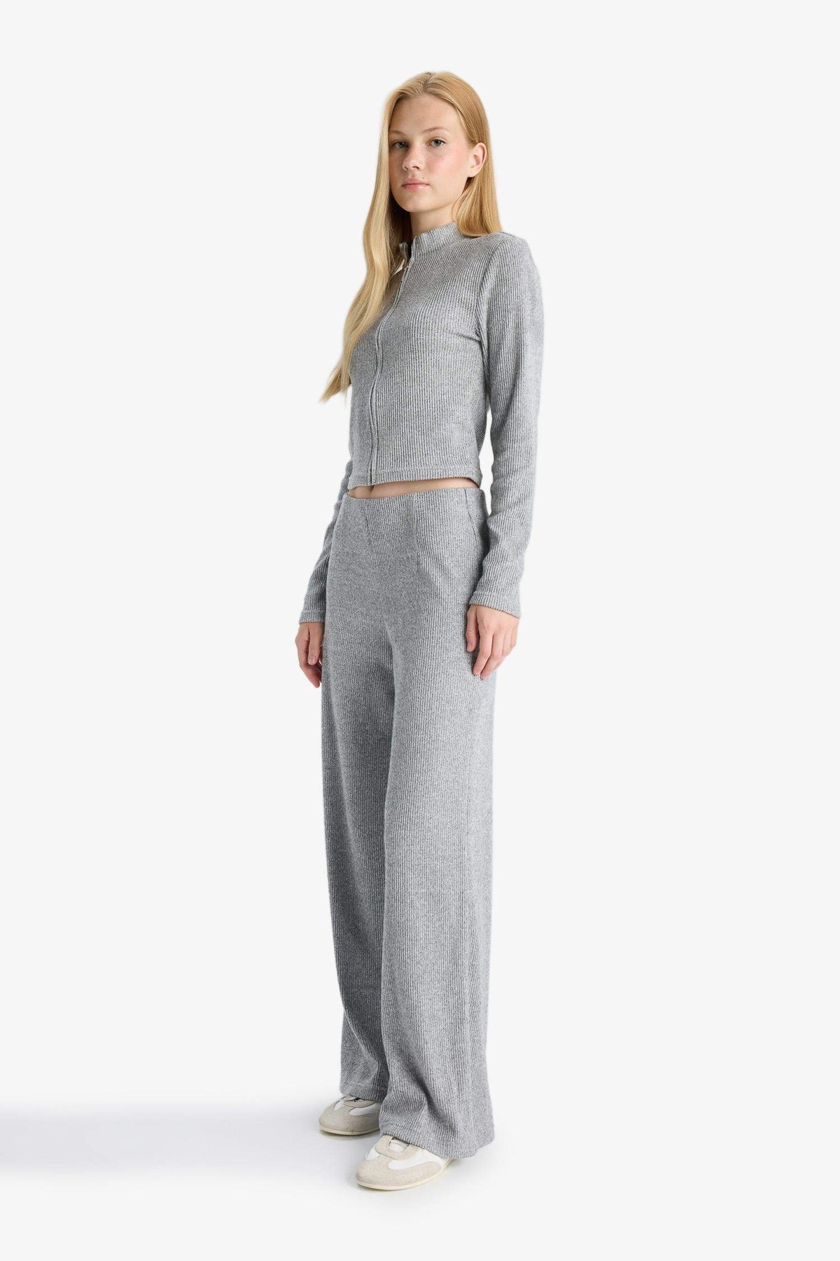 DeFacto Beli Lastikli Flare Fit Geniş Paça Eşofman Altı F0991AX25WN görsel 3
