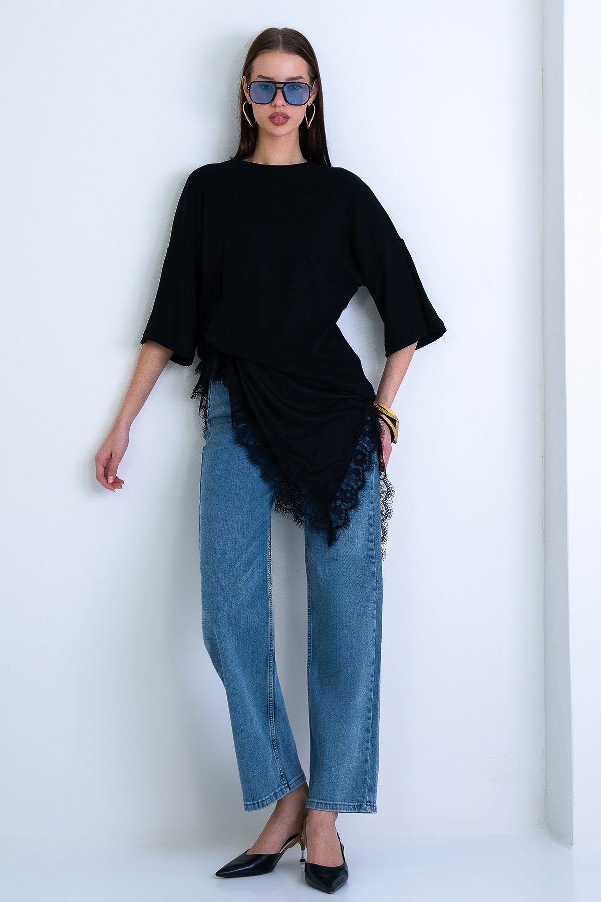 Trend Alaçatı Stili Ženska crna prevelika kombinovana majica sa čipkom Alc-X1...