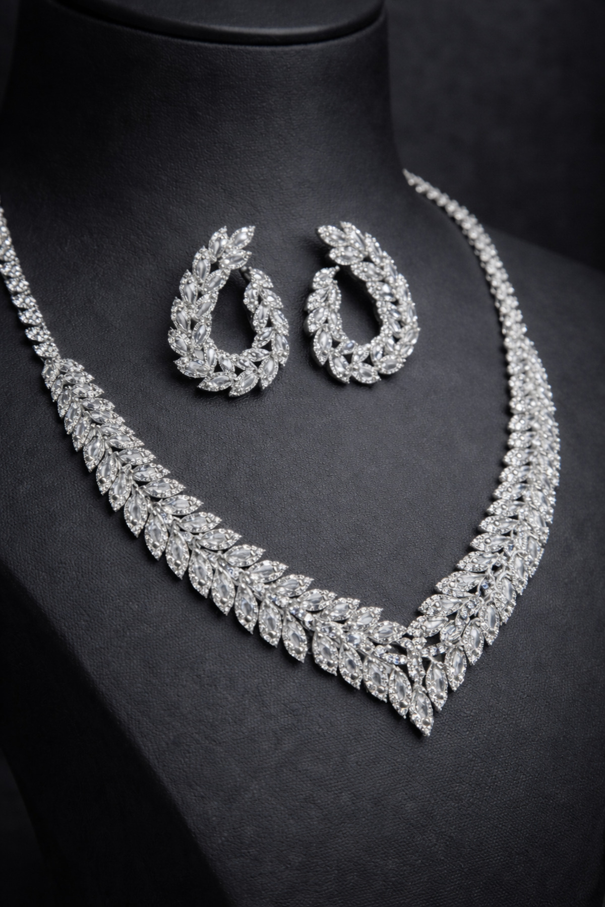 Women's Bijouterie Earrings Necklace Set - Elfida Model Women's Bijouterie Set