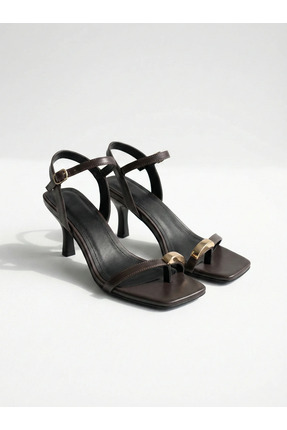 uqpe Mirala Gold Aksesuarlı Kadeh Topuklu Sandalet Serisi - KAHVE CİLT