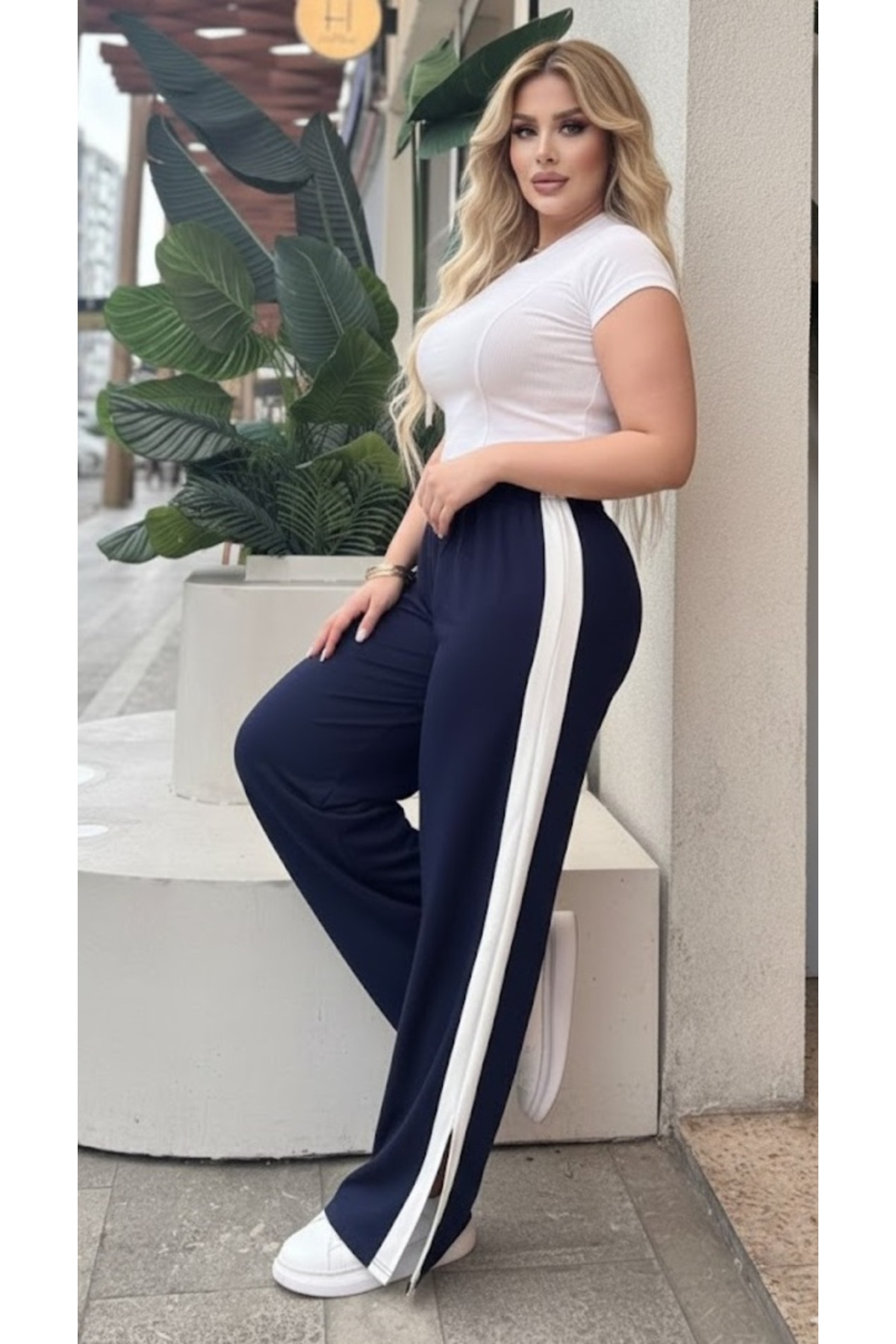 Butik Nilyam  Kadın Büyük Beden Şerit Yırtmaçlı İki İplik Eşofman Altı 24605 Lacivert - Görsel 2