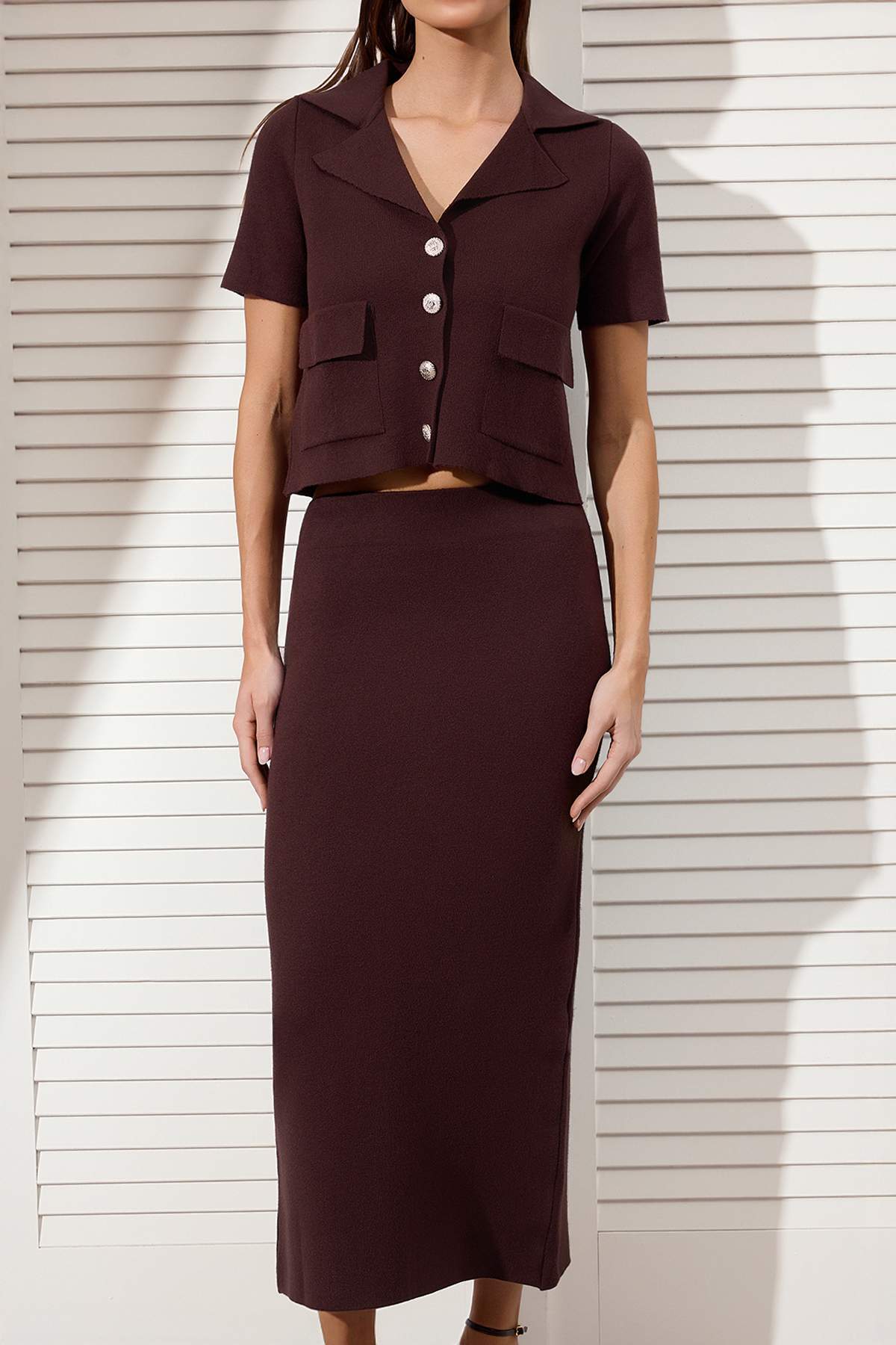 Trendyolmilla  Kahverengi Premium İplik Düğme Detaylı Ceket Triko Alt - Üst Takım TWOSS26AU00020 - Görsel 3