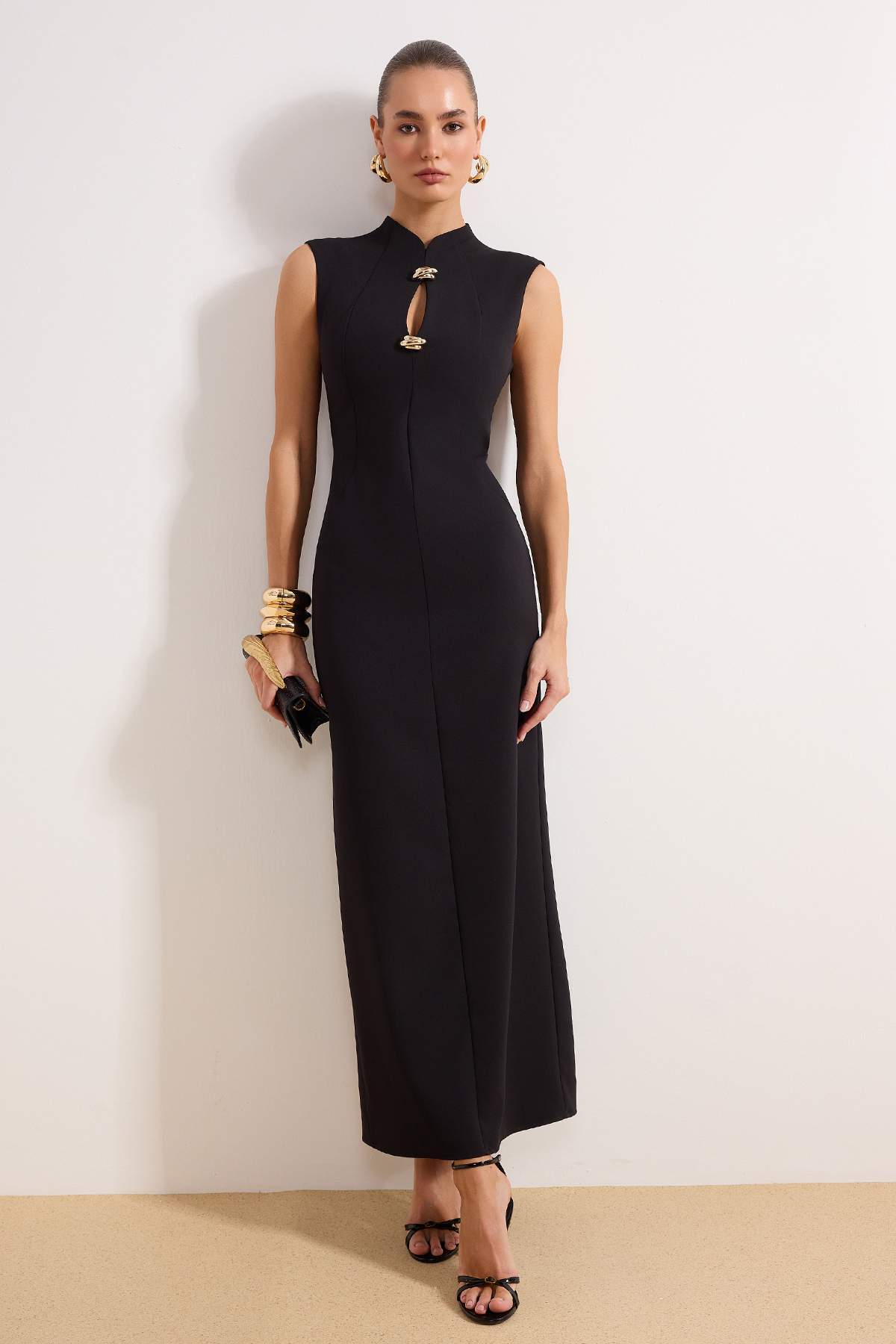 Trendyol Collection Maxi-Abendkleid und Abschlusskleid mit schwarzem Kragende...