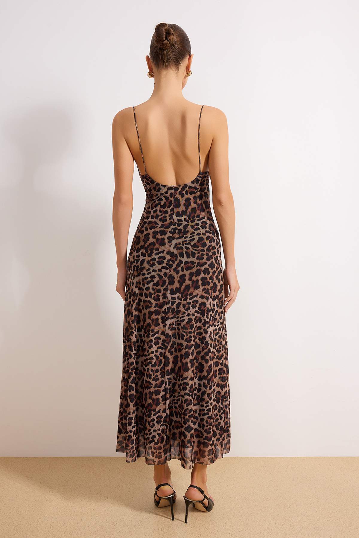 Trendyolmilla  Çok Renkli Vücuda Oturan Leopar Desenli Degaje Yaka Tül Abiye Gece Mezuniyet Elbisesi TPRSS24EL00285 - Görsel 4