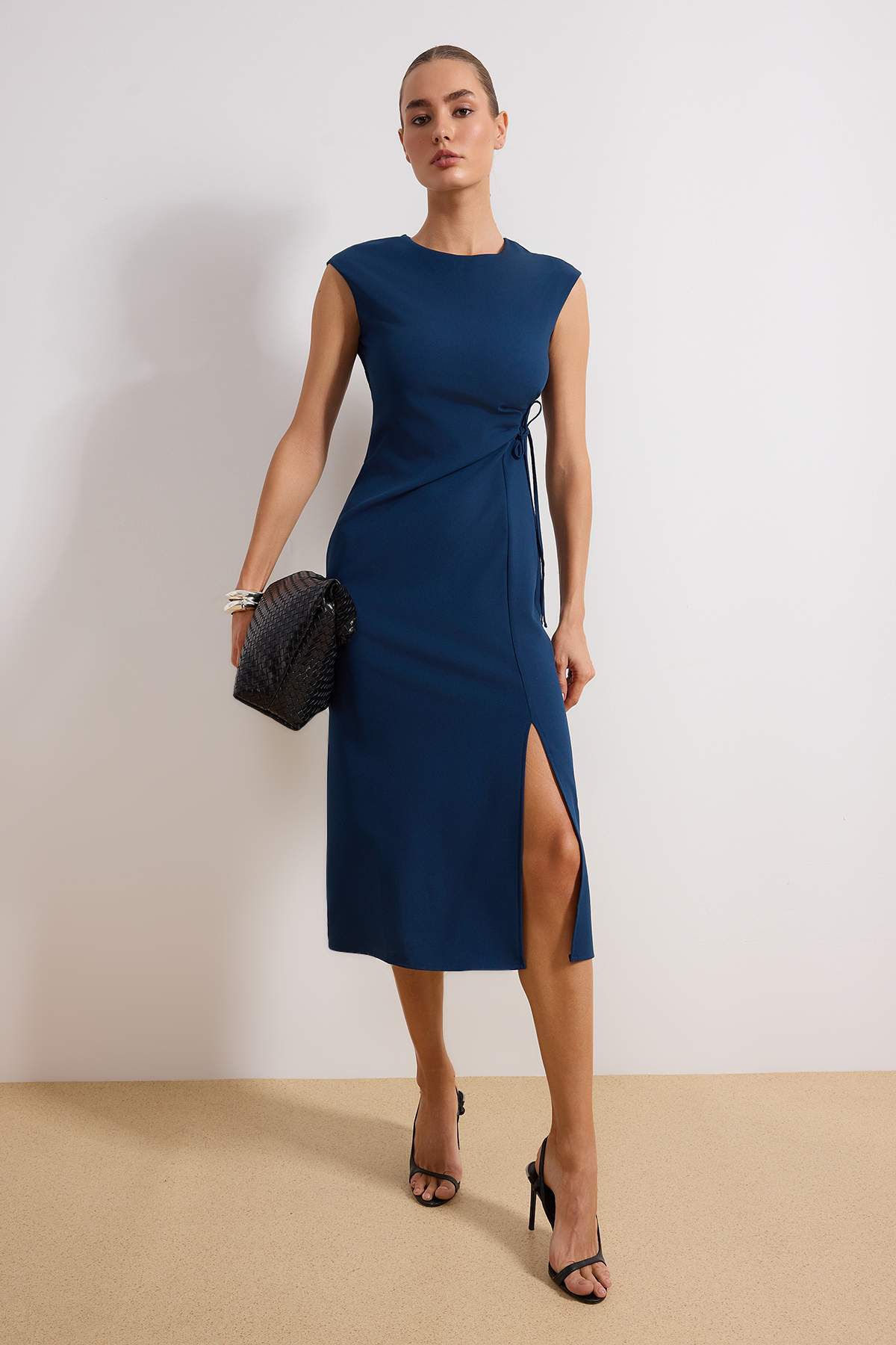 Trendyolmilla  Petrol Bağlama Detaylı Midi Dokuma Elbise TWOSS26EL00081 - Görsel 2