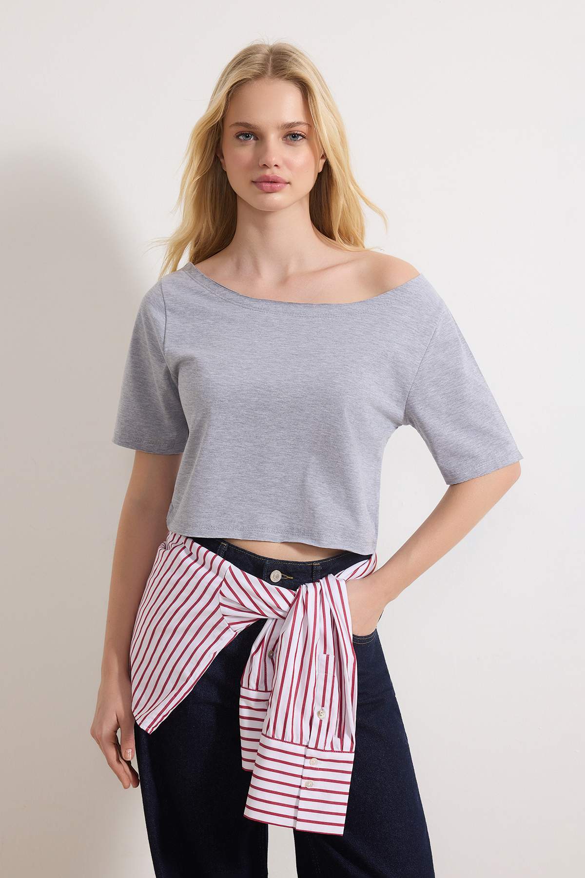 Trendyolmilla  Lacivert-Gri Melanj 2'li Paket %100 Pamuk Asimetrik Kayık Yaka Crop Örme T-Shirt TWOSS25TS00194 - Görsel 5