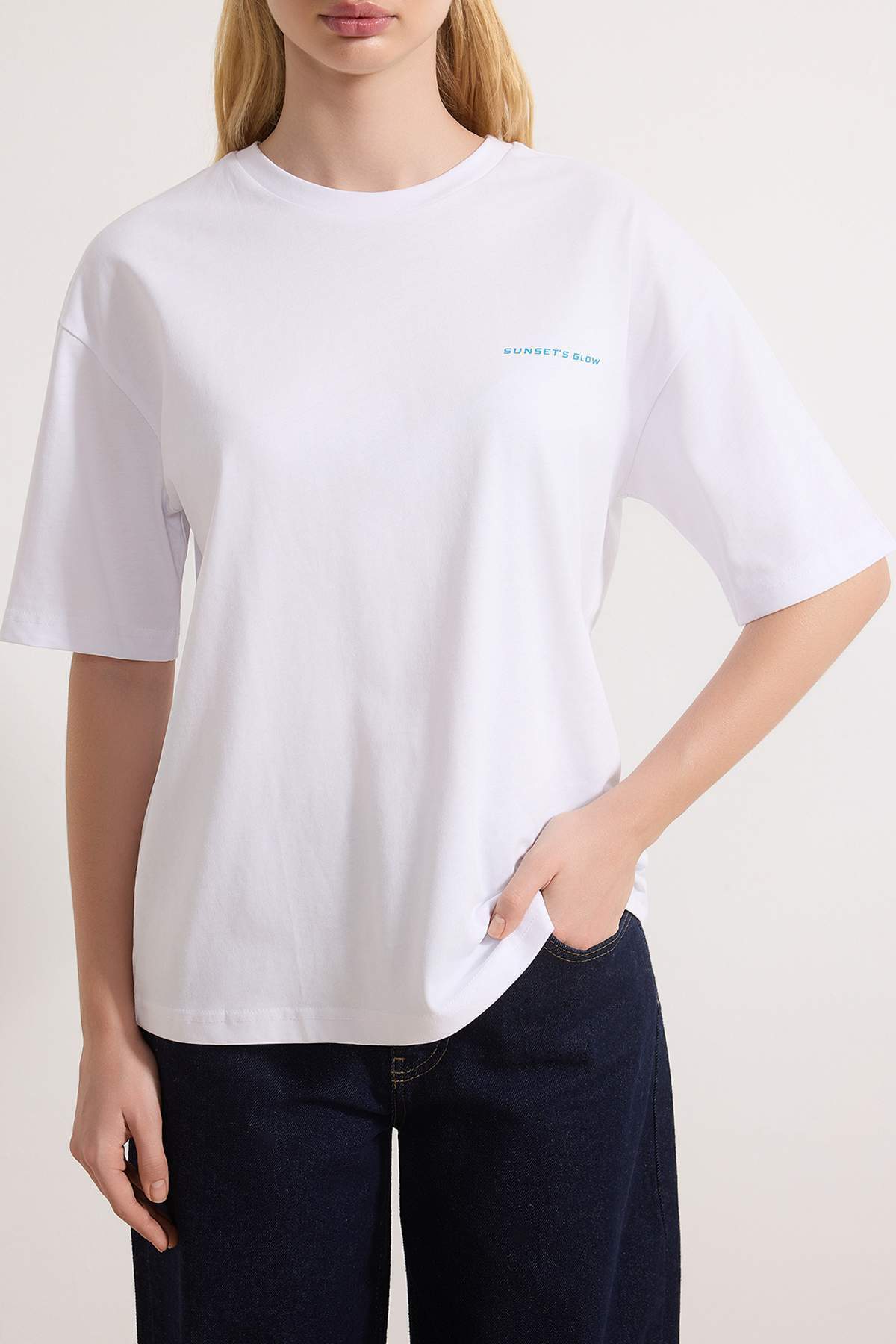 Trendyolmilla  Beyaz %100 Pamuk Baskılı Relaxed/Rahat Kalıp Örme T-Shirt TWOSS24TS00172 - Görsel 3