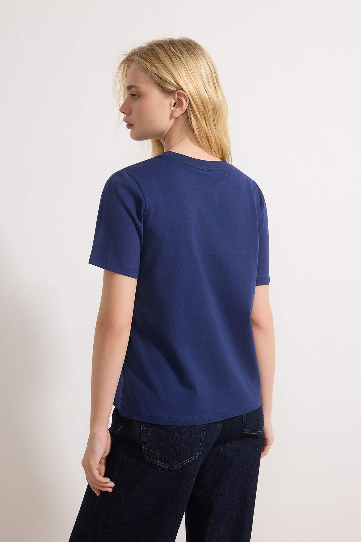 Trendyolmilla  Lacivert-Gri Melanj-Ekru Çizgili 3'lü Paket Basic Bisiklet Yaka Örme T-Shirt TWOSS20TS0146 - Görsel 10