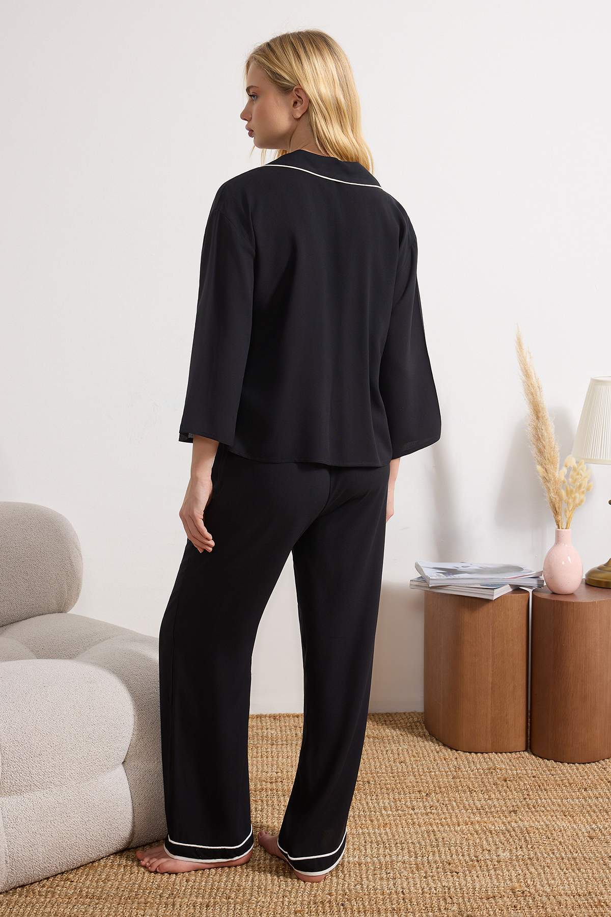 Trendyolmilla  Siyah Biyeli Viskon Dokuma Pijama Takımı THMAW21PT0292 - Görsel 4