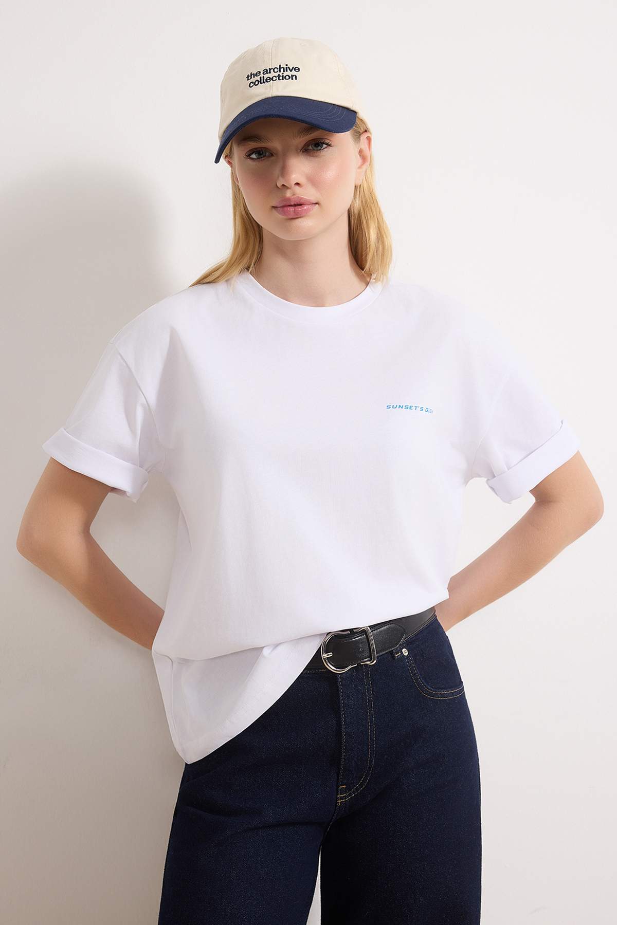 Trendyolmilla  Beyaz %100 Pamuk Baskılı Relaxed/Rahat Kalıp Örme T-Shirt TWOSS24TS00172