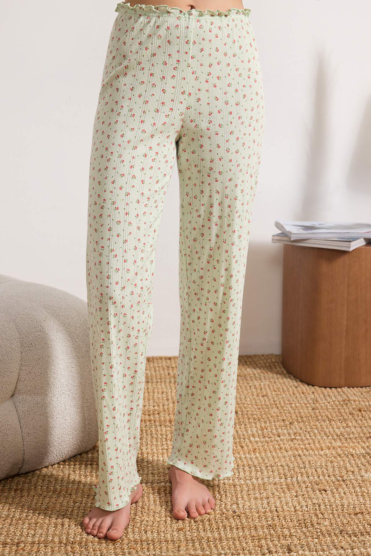 Trendyolmilla  Yeşil %100 Pamuklu Dantelli Çiçek Desenli Fitilli/Pointel Örme Pijama Takımı THMSS26PT00067 - Görsel 4