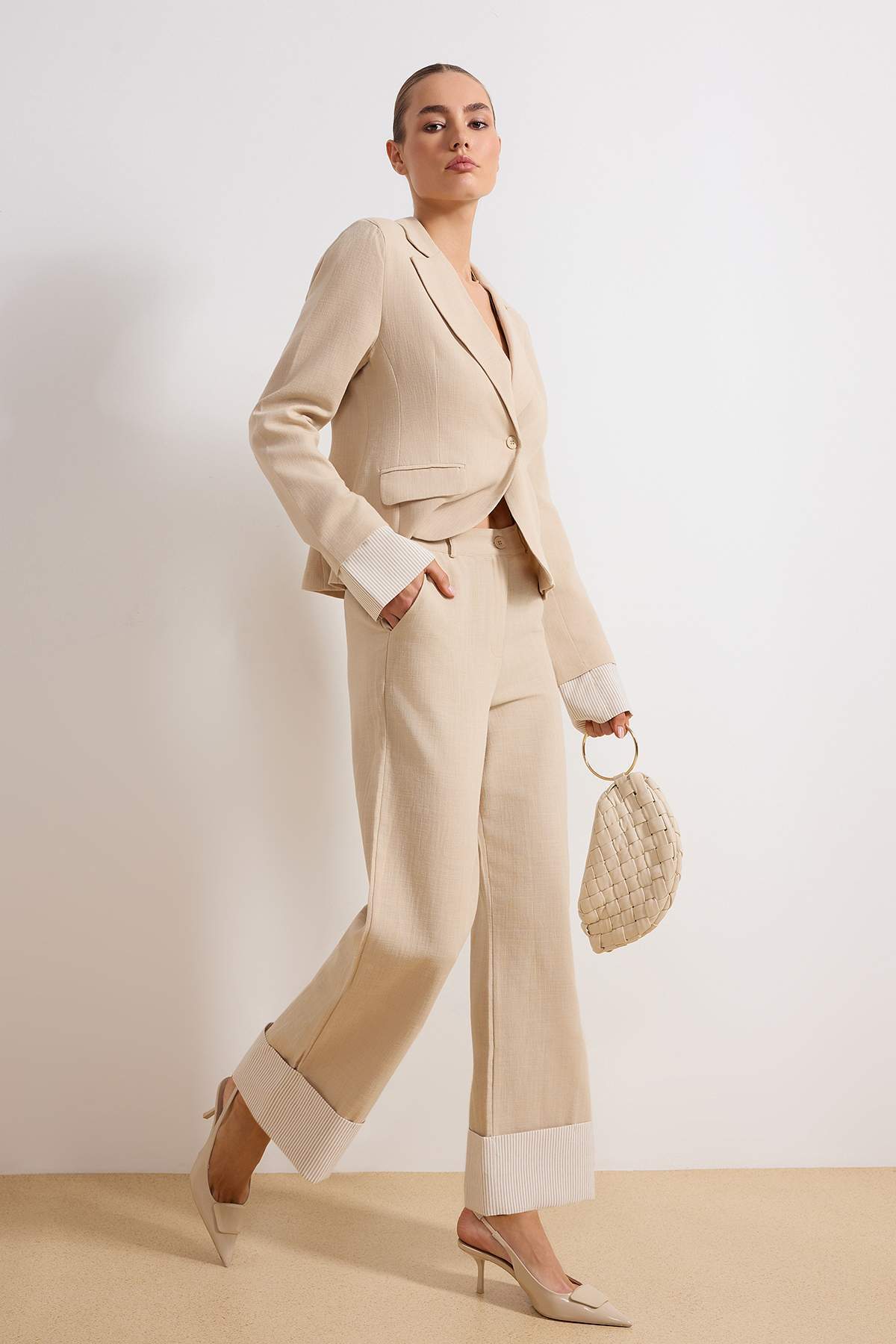 Trendyolmilla  Bej Keten Görünümlü Paça Detaylı Wide Leg/Geniş Paça Pantolon TWOSS26PL00023 - Görsel 2