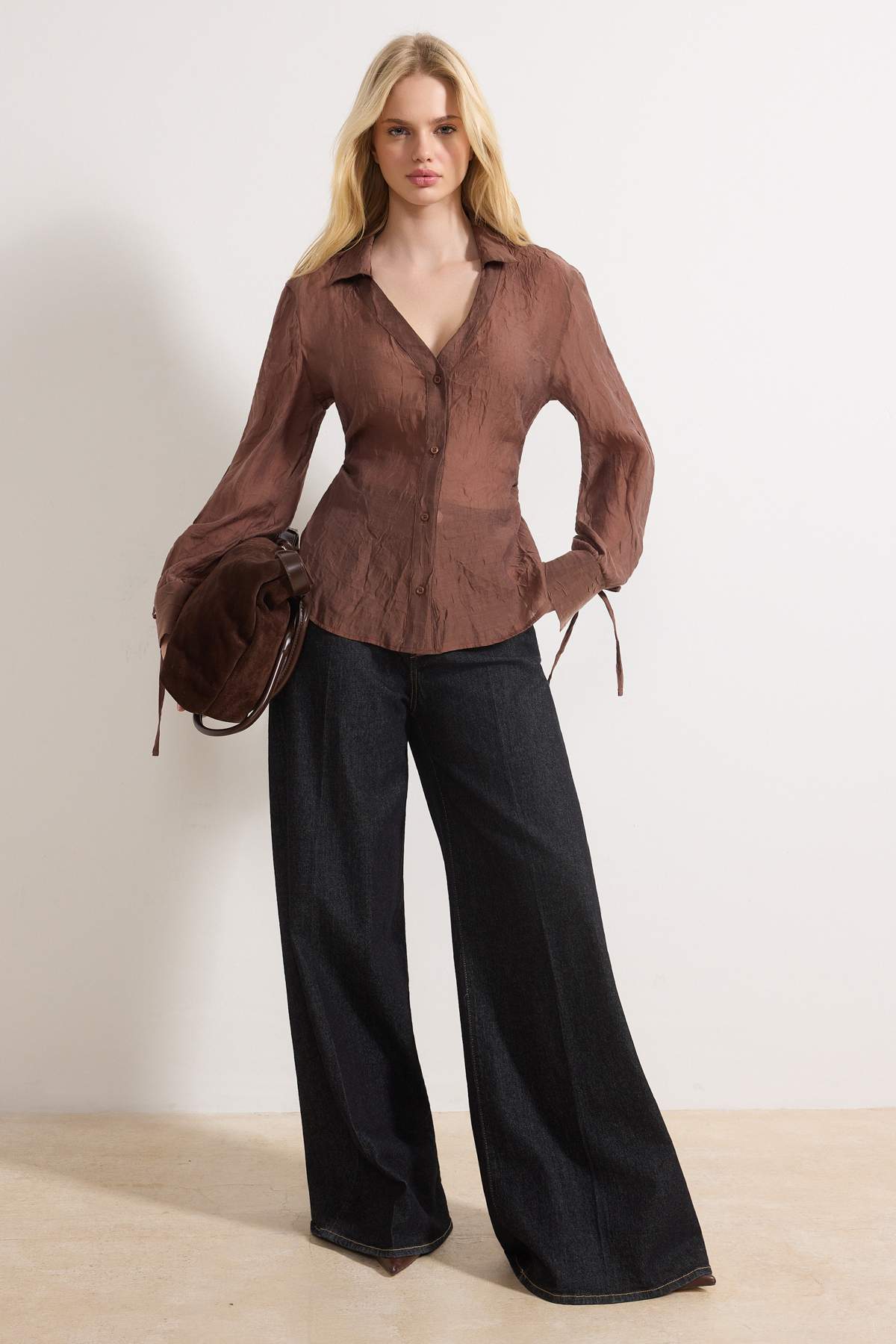 Trendyolmilla  Kahverengi Dokulu Düğme Detaylı Büzgülü Gömlek TWOSS26GO00033