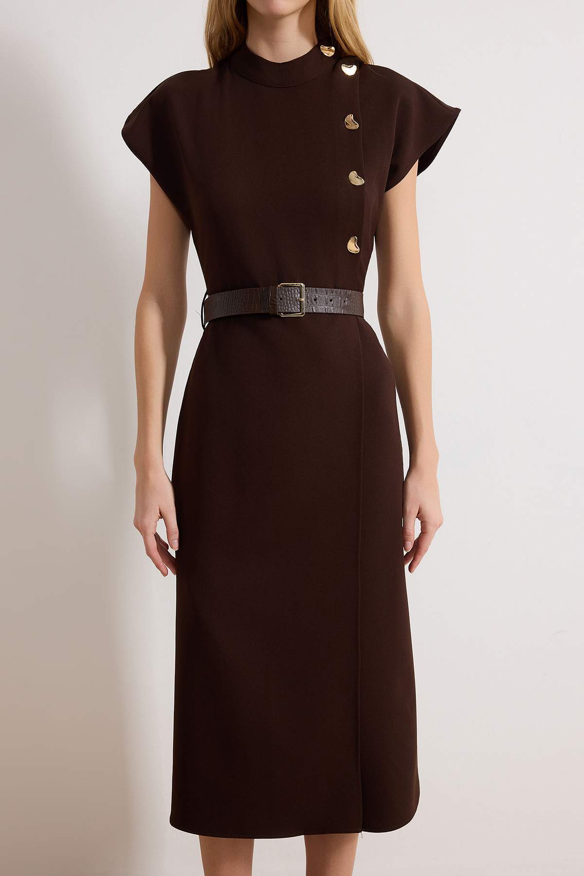 Trendyolmilla  Kahverengi Kemerli Düğme Detaylı Midi Dokuma Elbise TWOSS26EL00121 - Görsel 3