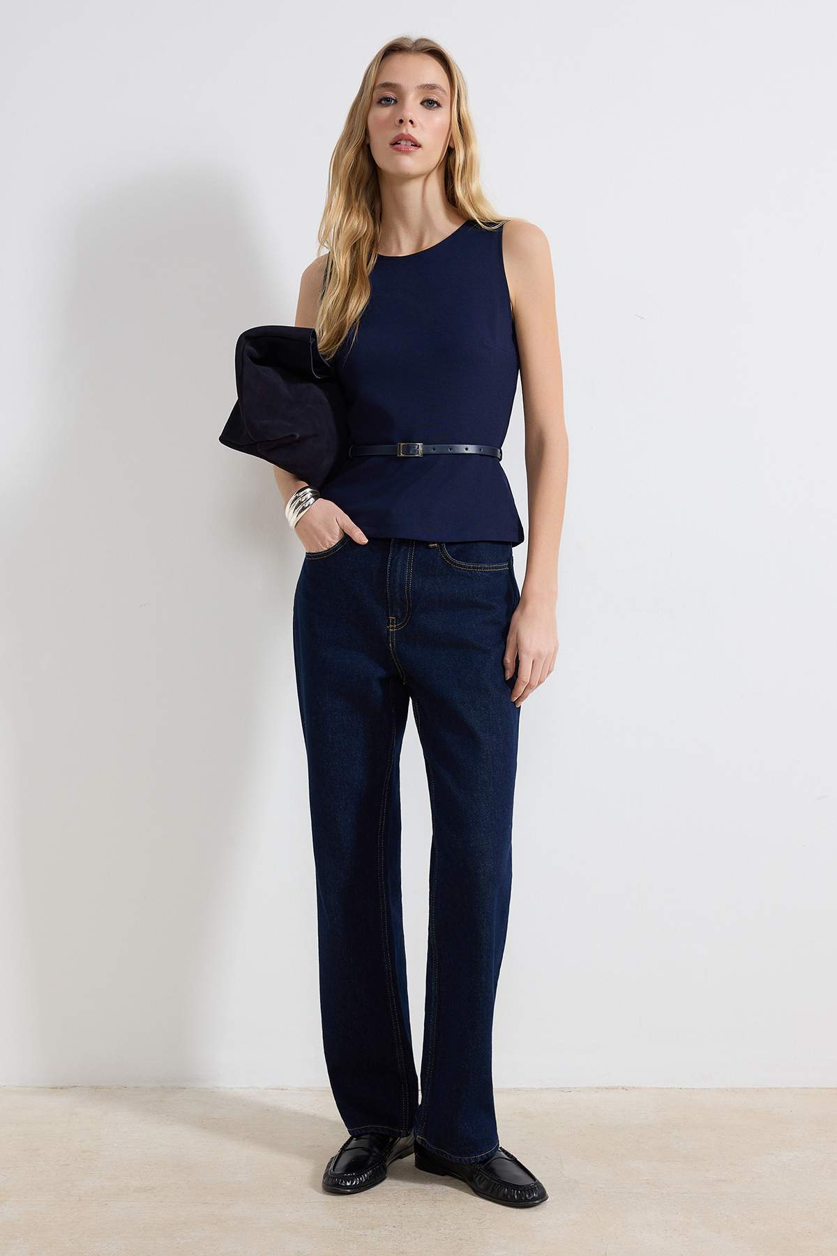 Trendyolmilla Lacivert Kemerli Fitted/Vücuda Oturan Örme Bluz TWOSS25BZ00022