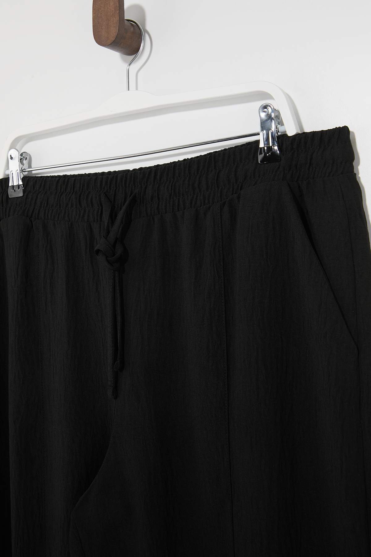 Trendyolmilla  Siyah Havuç Fit Dokuma Büyük Beden Pantolon TBBSS26AR00005 - Görsel 5