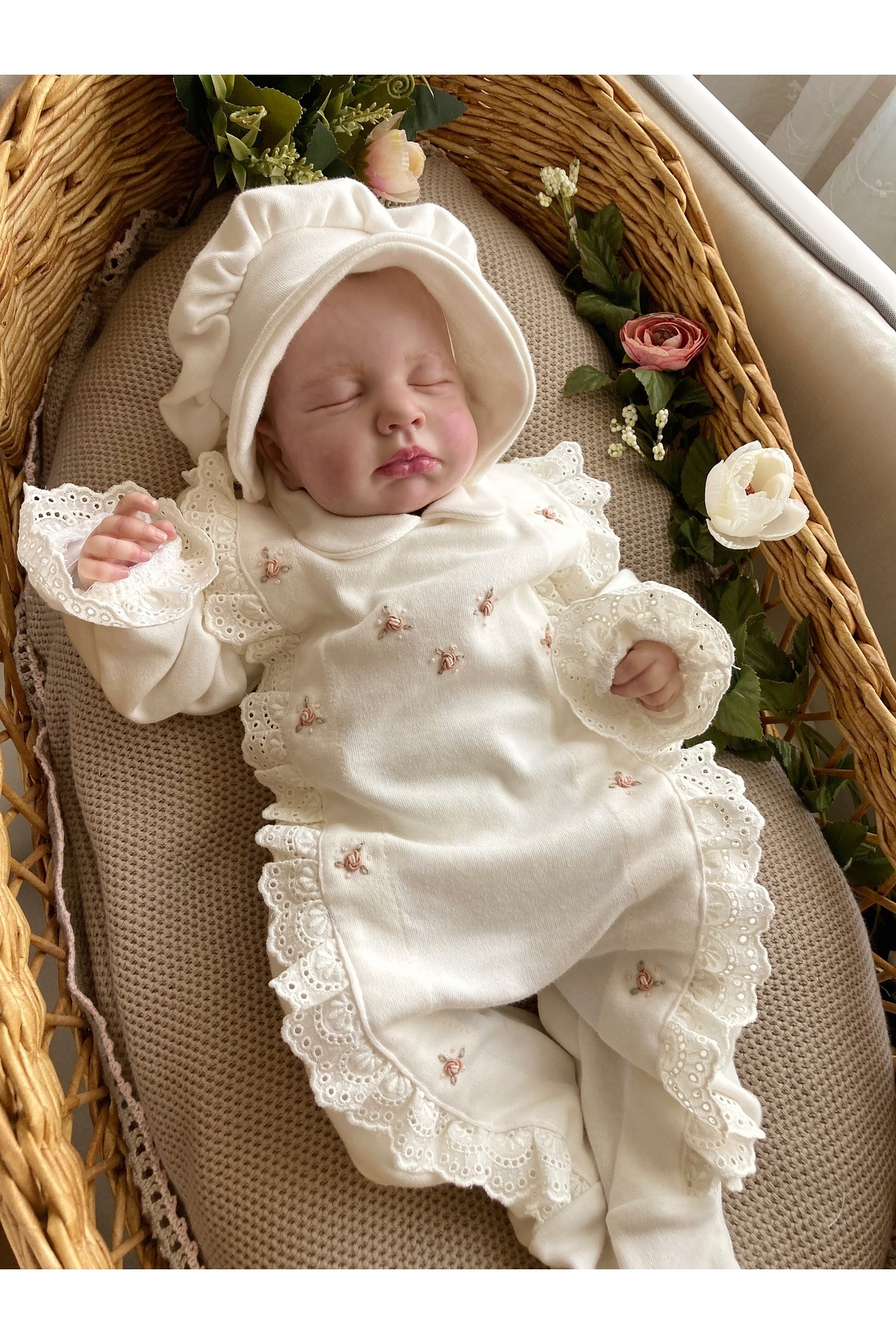 Mama Miel Baby Çok Çiçekli Yenidoğan Tulum Ve Düz Şapka fotoğrafı 4 (önizleme)