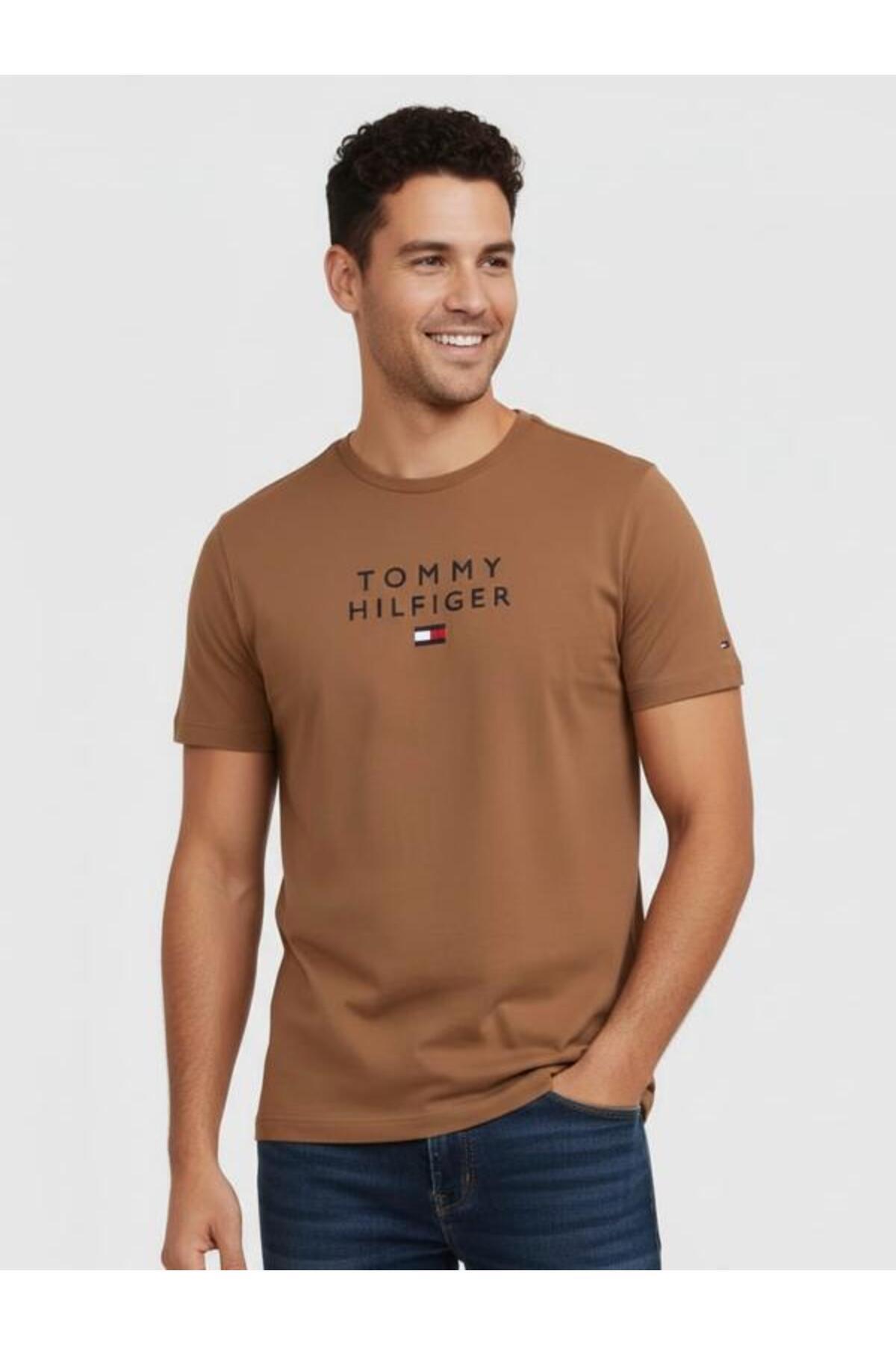 تامی هیلفیگر تی‌شرت مردانه طرح لوگو گلدوزی شده روی سینه از جنس پنبه ارگانیک سایز معمولی