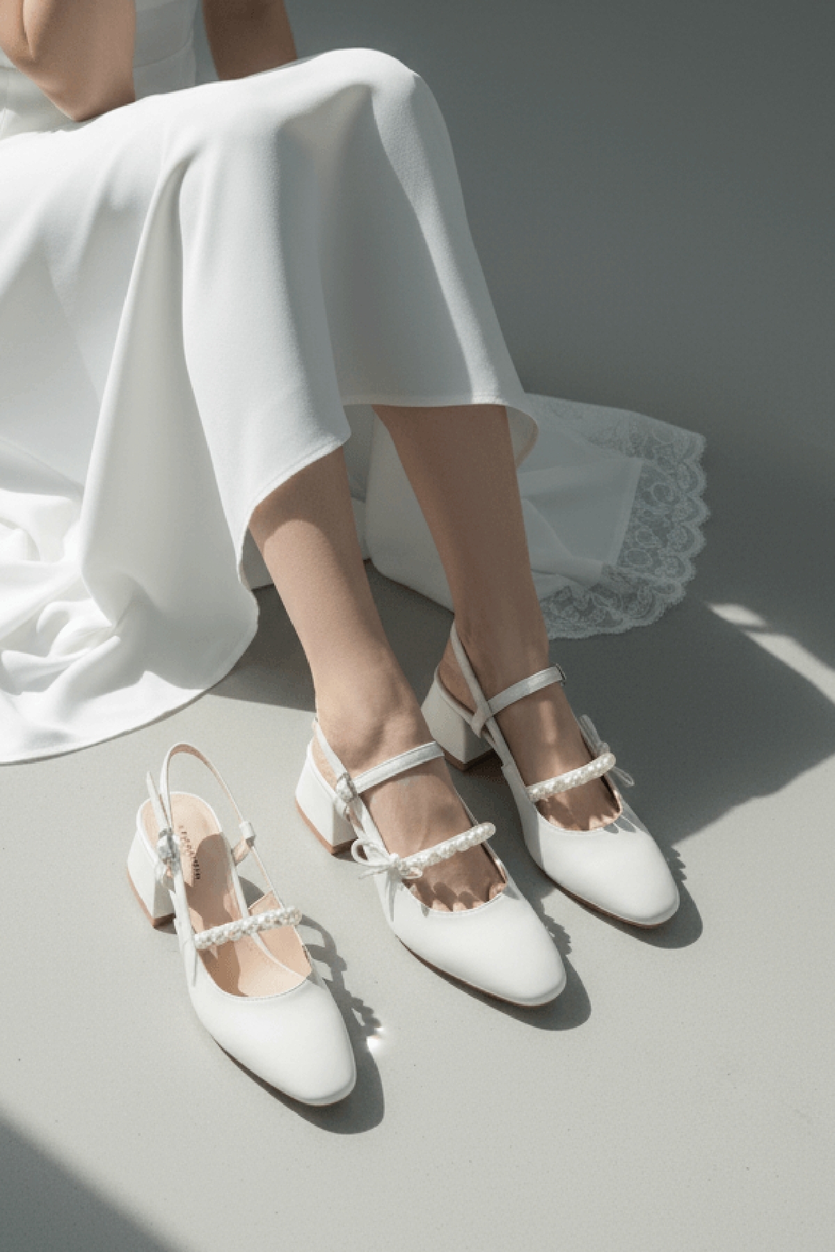 DİVOLYA  Melody Beyaz Rugan Fiyonklu İnci Detaylı (4 cm Topuklu ) Yuvarlak Burunlu Günlük Kullanım Ayakkabı - Görsel 2