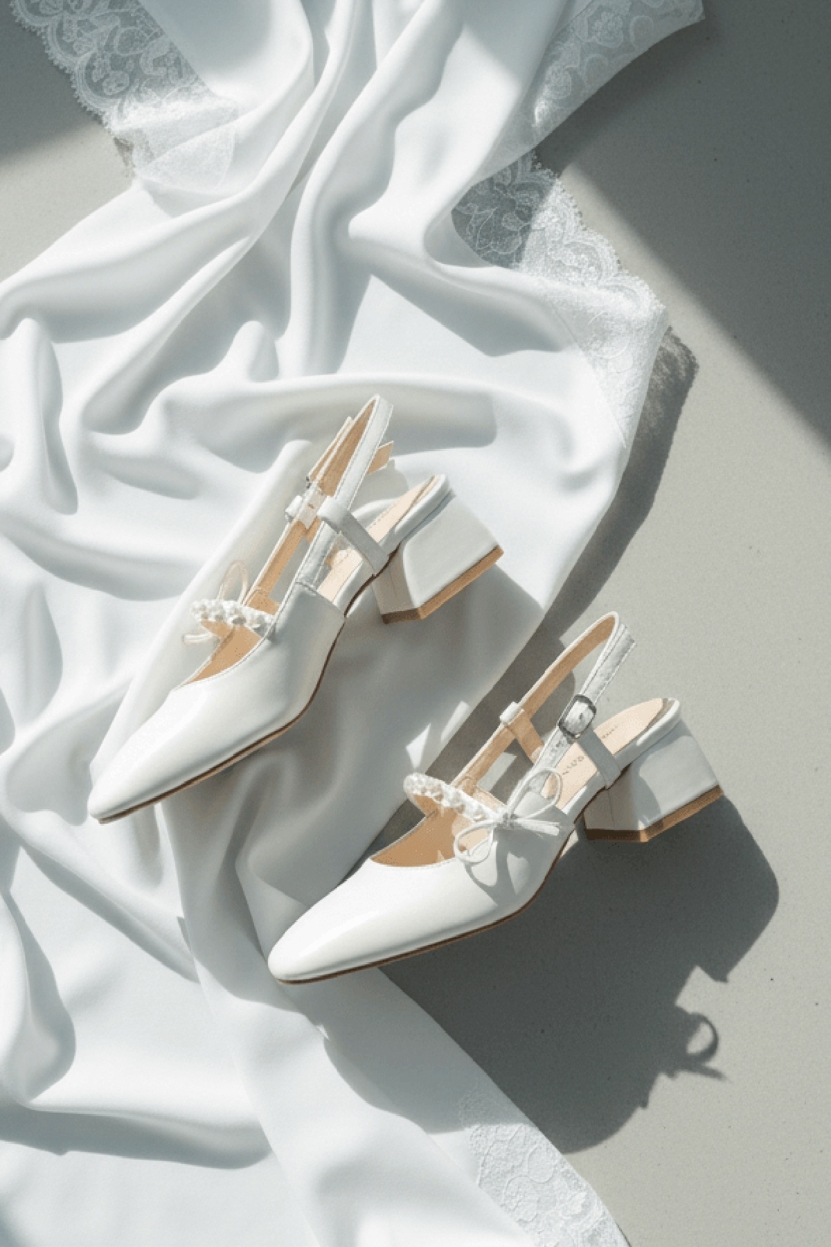 DİVOLYA  Melody Beyaz Rugan Fiyonklu İnci Detaylı (4 cm Topuklu ) Yuvarlak Burunlu Günlük Kullanım Ayakkabı - Görsel 6