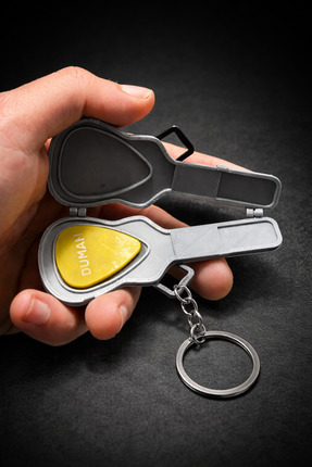 Store Gitar Şeklinde Anahtarlık Pena Kutusu – Mini Hardcase Tasarım
