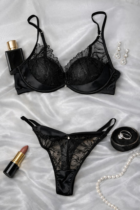 Liorna Siyah Saten Dantel Detaylı Dolgusuz Sütyen Takımı