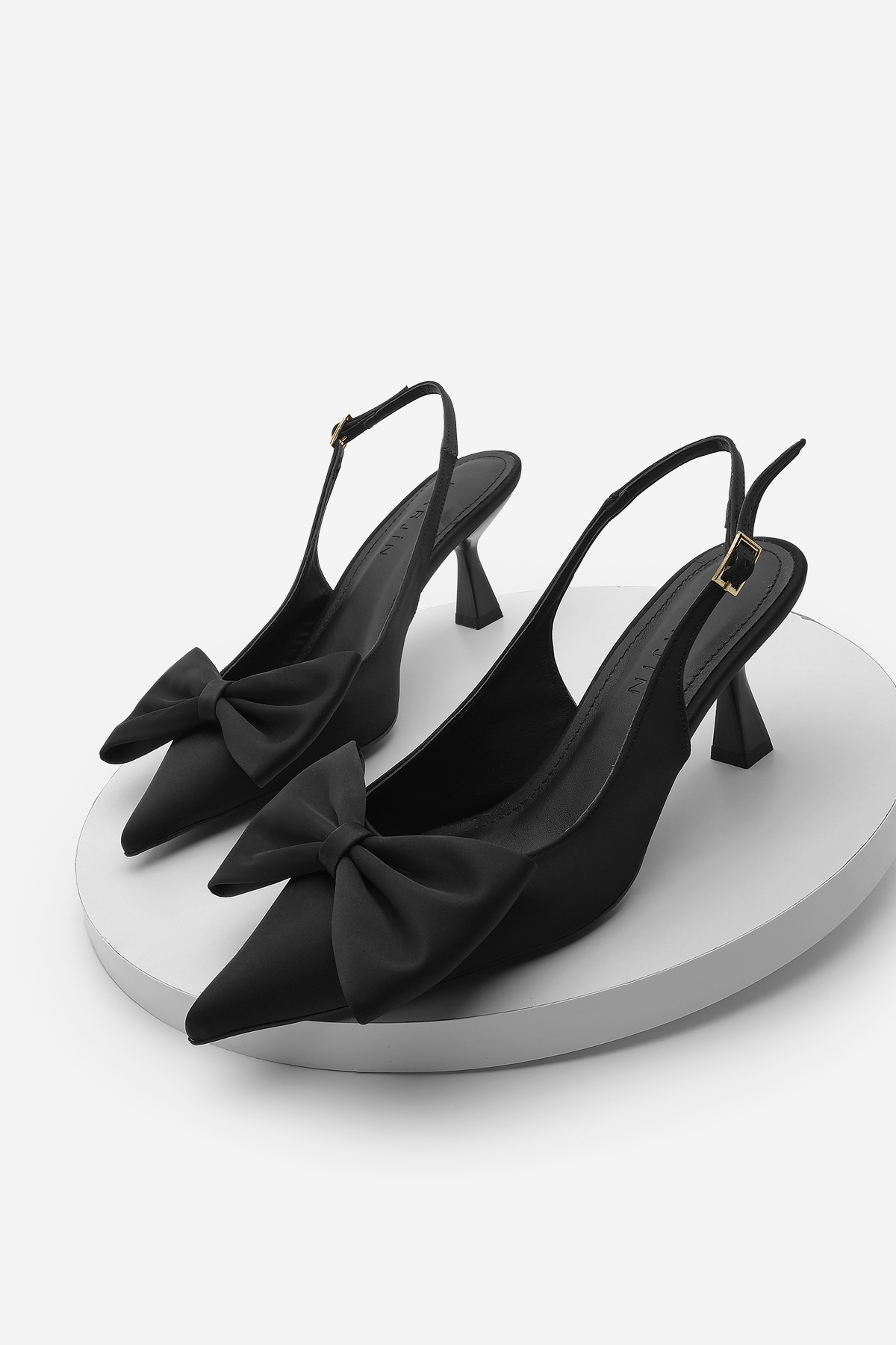 Marjin Czarne szpilki - buty na obcasie z odkrytym tyłem i kokardką