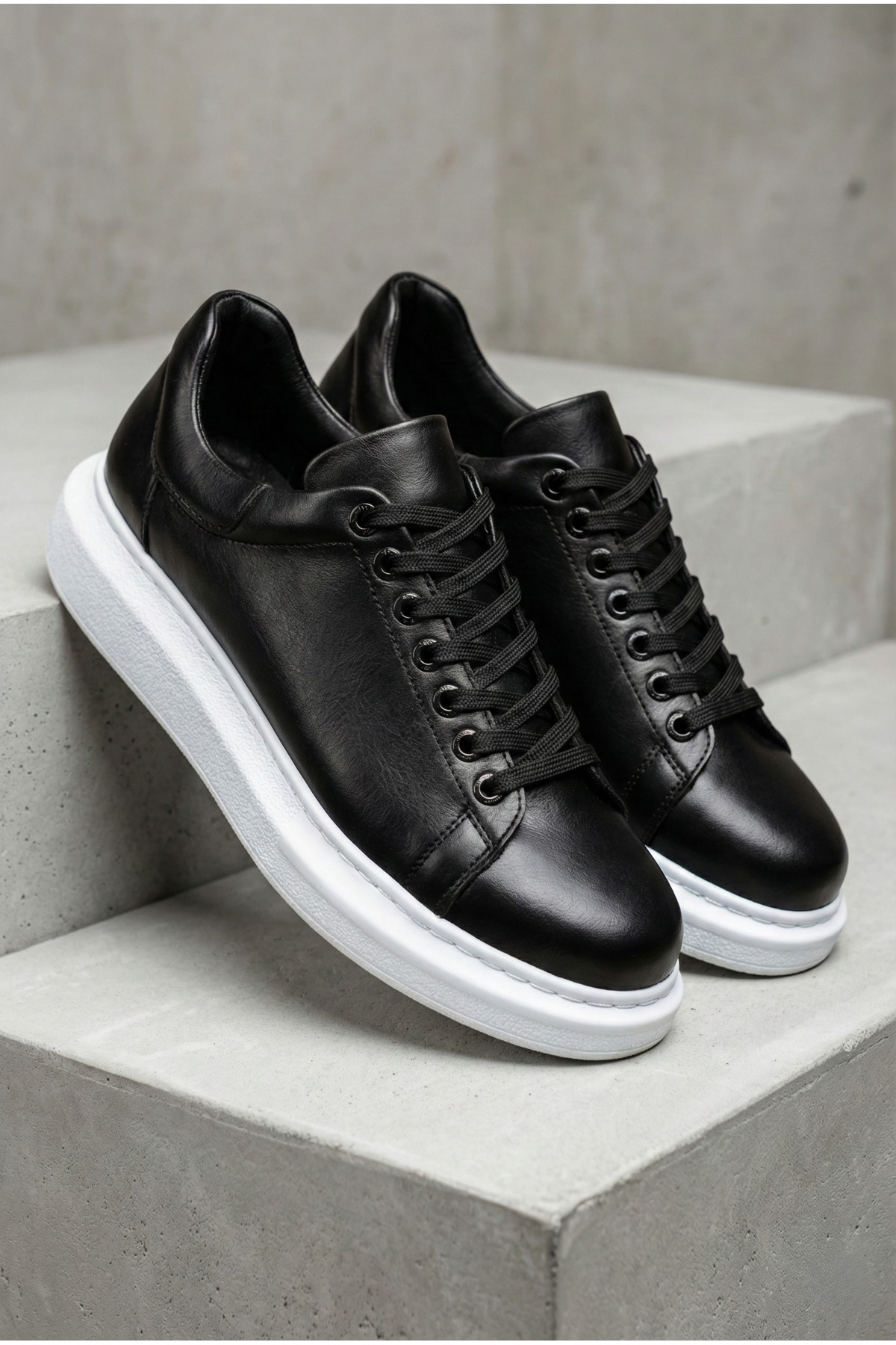 Premium Stylish Casual Comfortable And Comfortable Sneakers Black White