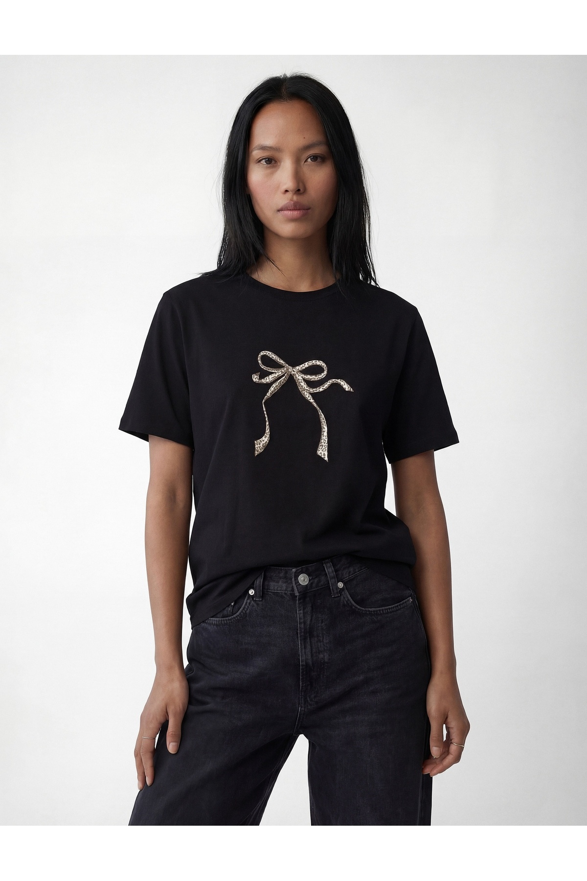 Koton Bavlněné dámské tričko s krátkým rukávem, výstřihem a potiskem leopardí...