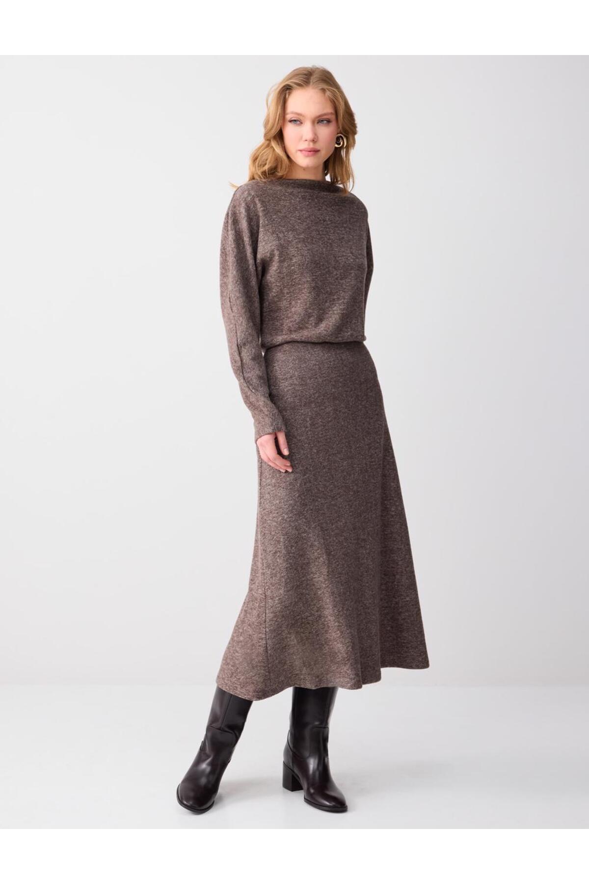 Jimmy Key  Acı Kahve Kayık Yaka Yarasa Kol Yumuşak Dokulu Örme Midi Elbise - Görsel 3