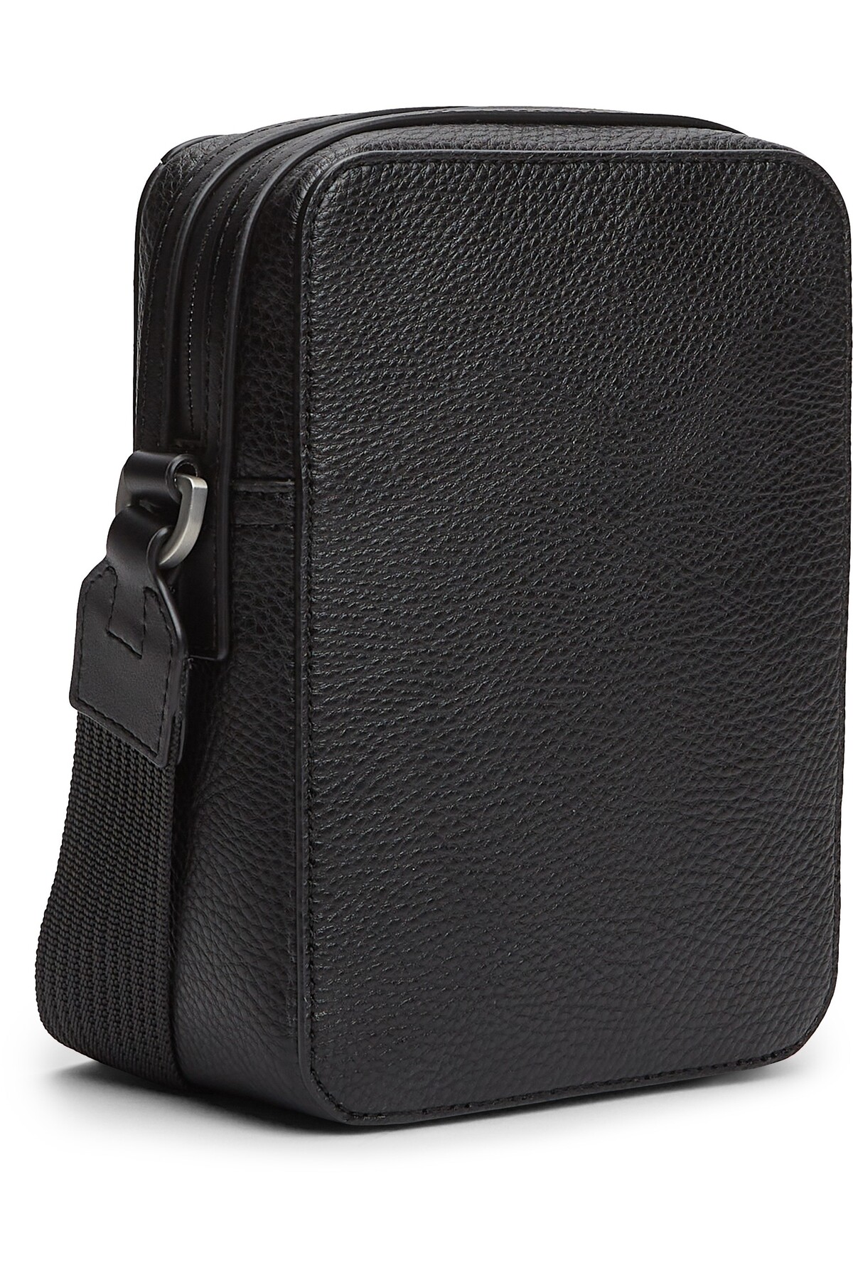 تامی هیلفیگر خبرنگار مینی تی اچ سنترال