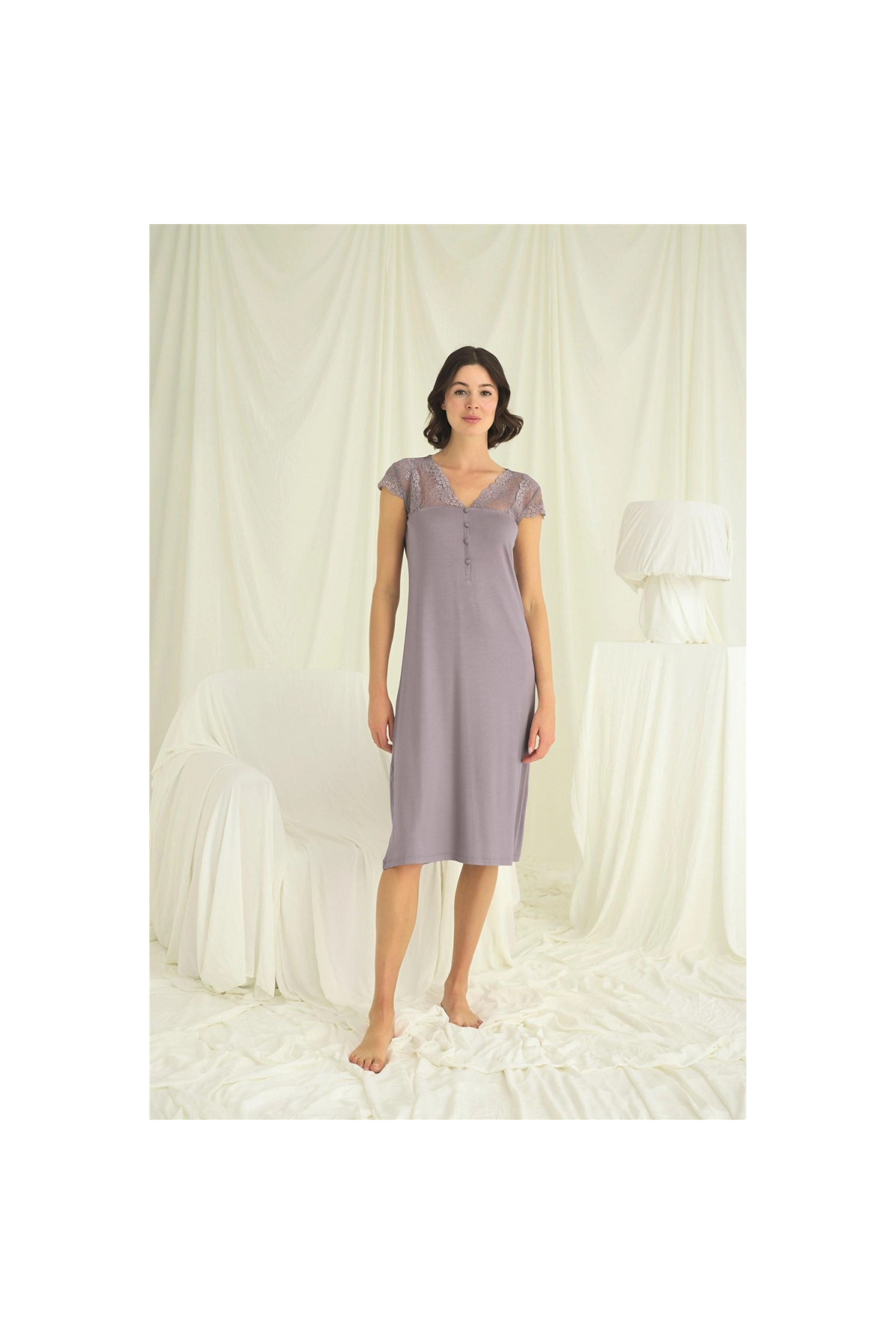 Narnuga Kolu Omzu Ve Yakası Dantelli Önü Düğmeli Gecelik