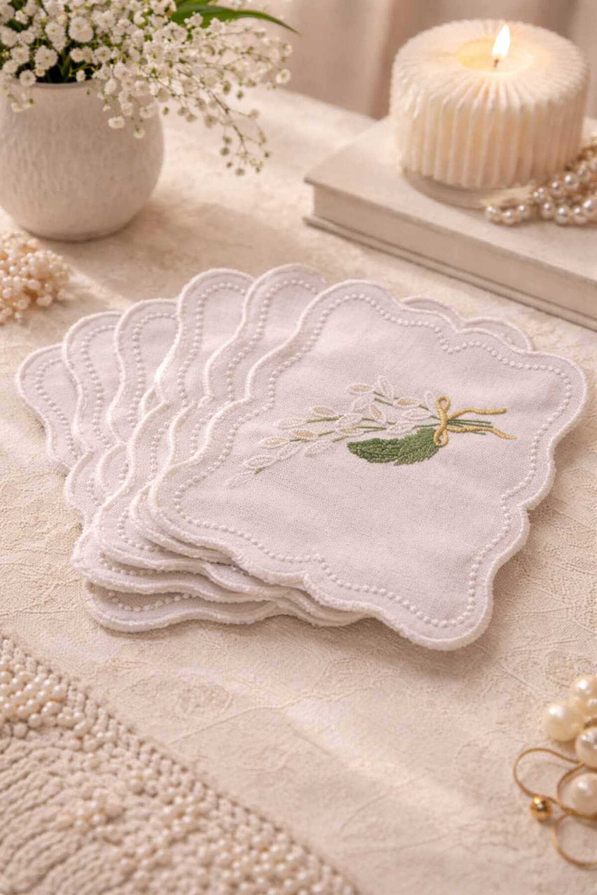 مجموعة من 6 قواعد أكواب من الكتان مطرزة يدويًا بال...