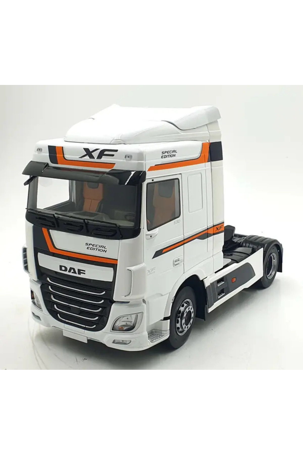 aslanhobi IXO 1/18 Ölçekli DAF XF Uzay Kamyonu - Fiyatı, Yorumları