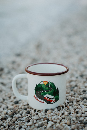 CALVİA Feel the Road Emaye Kupa - Antik Beyaz