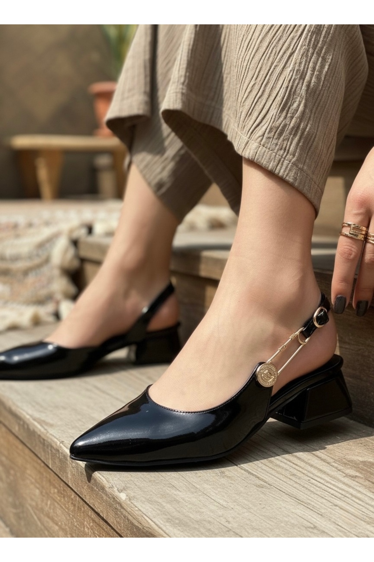 marinarosse  Kadın Aden Siyah Rugan Gold Tokalı Alçak Taban Kısa Topuklu Günlük Klasik Ayakkabı - Görsel 5