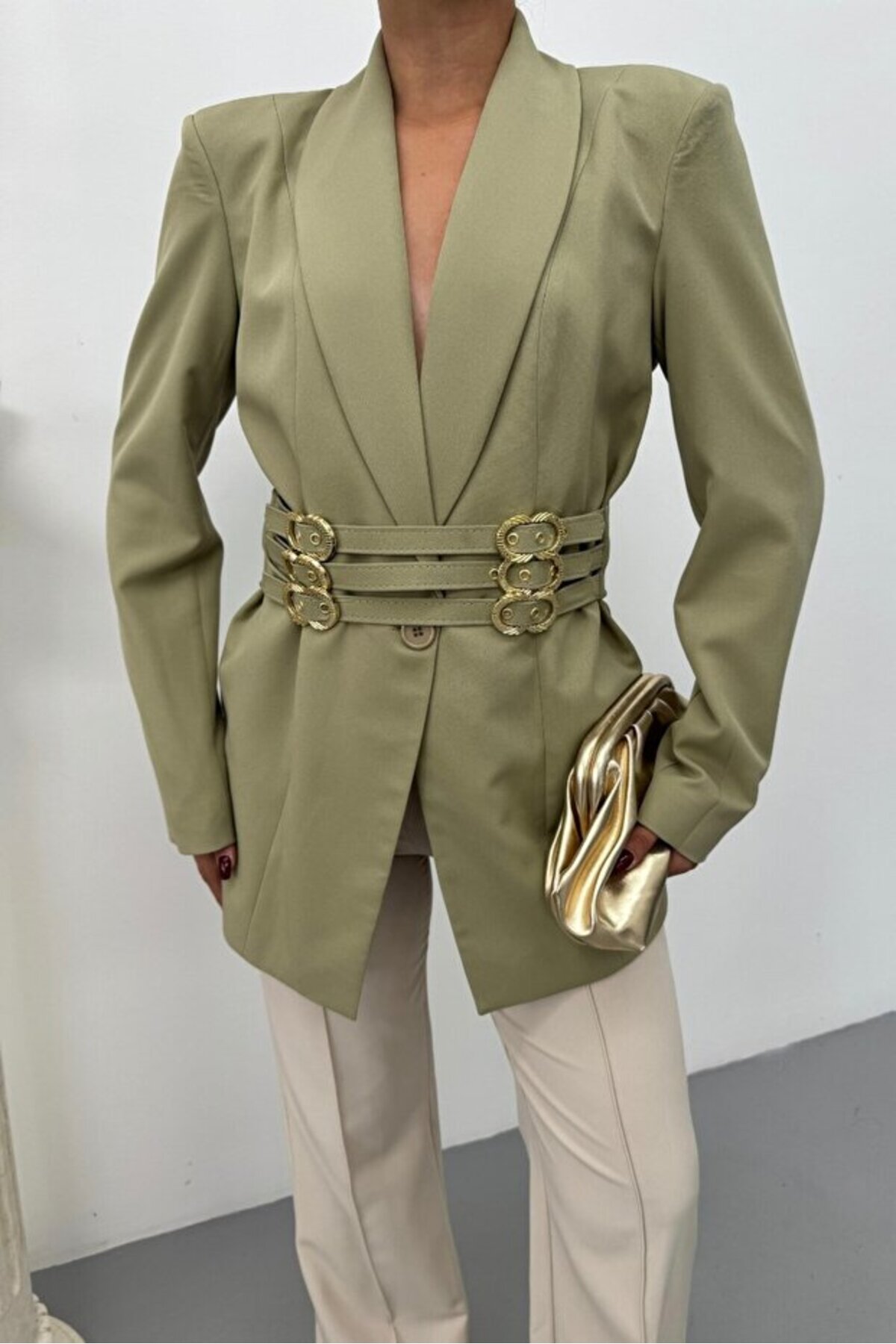Blazer femme avec ceinture dorée - Görsel 5