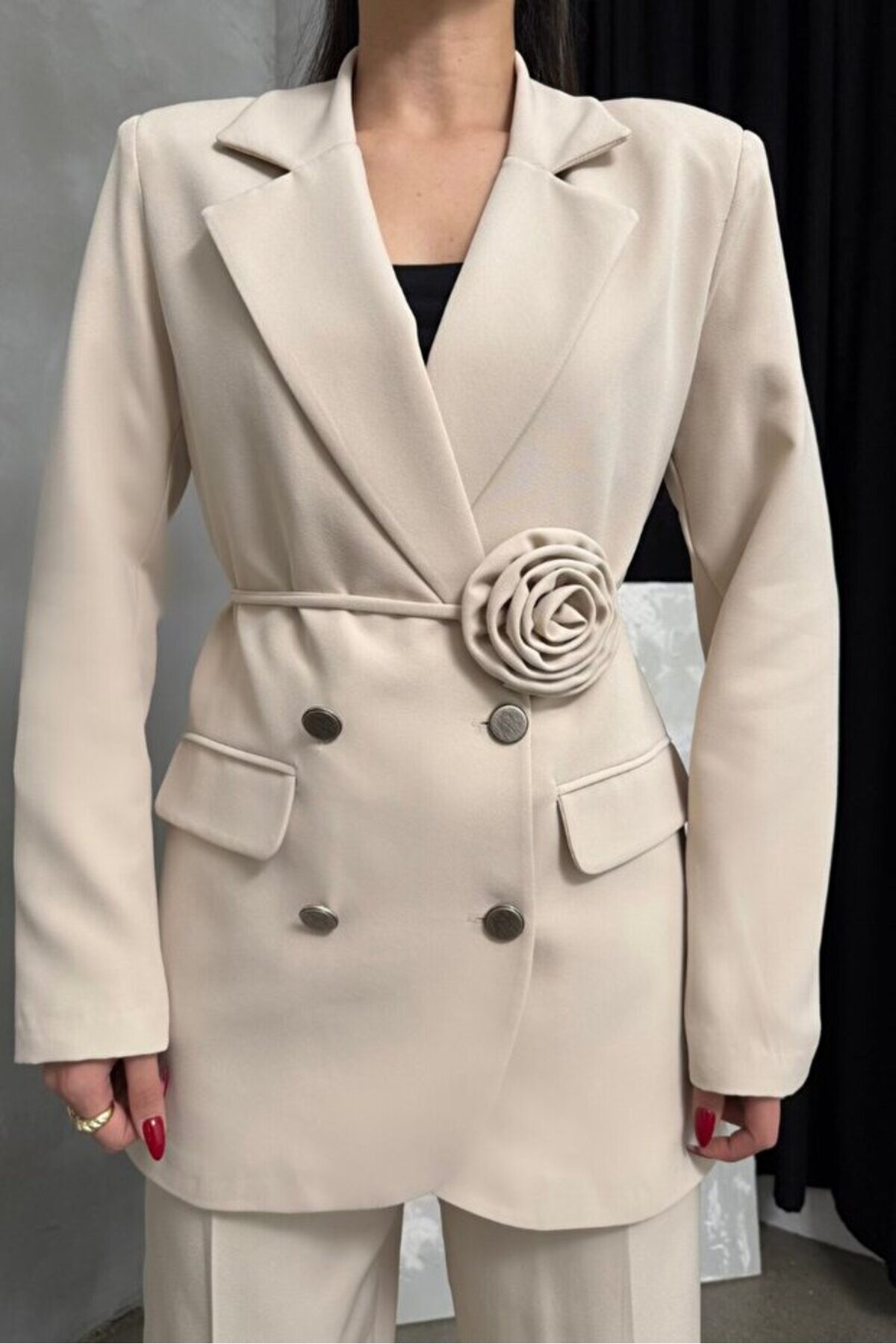 Women's Rose Accessory Detailed Blazer and Trousers Set - Görsel 3