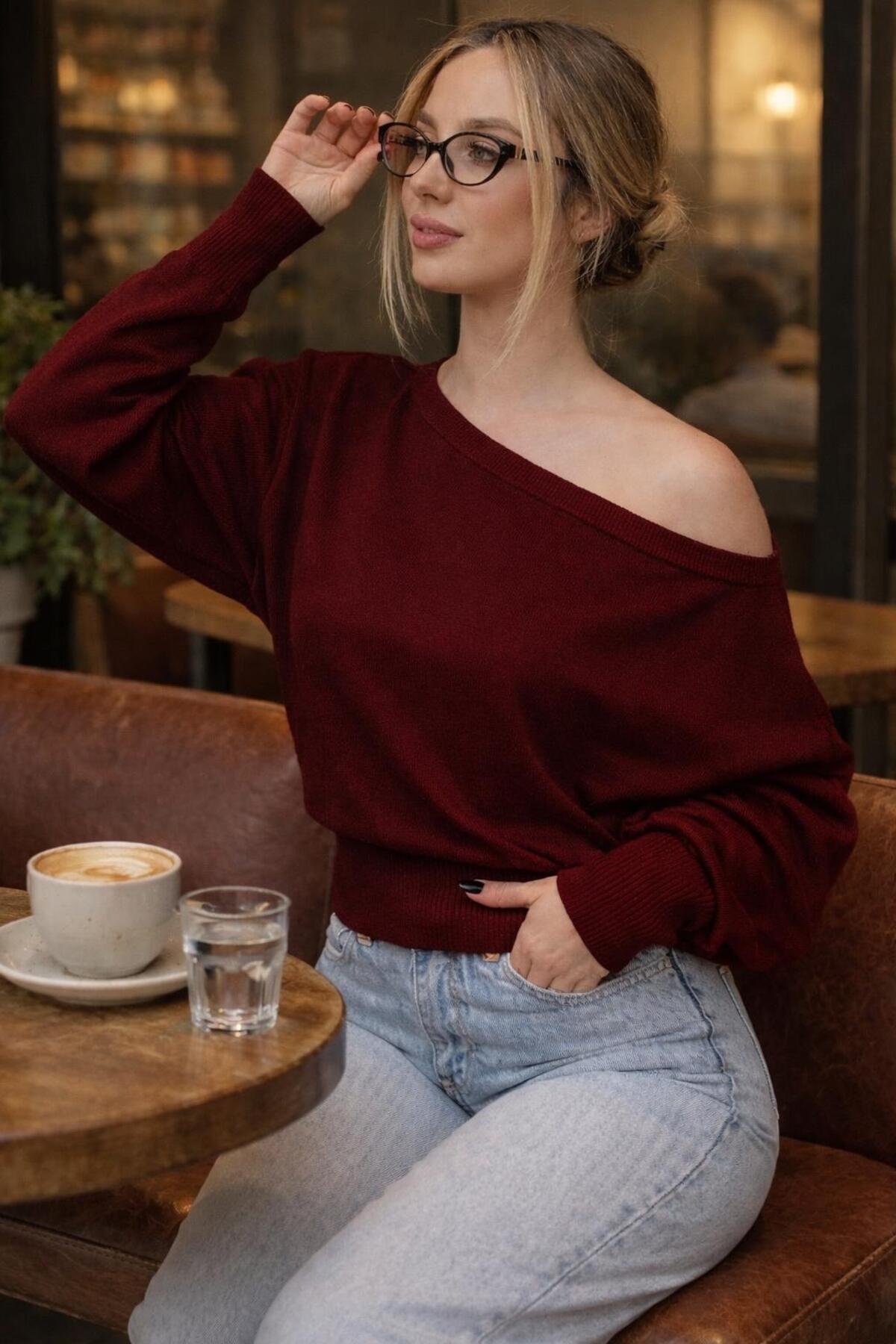 STF MODA  Kadın Popüler Asimetrik Kayık Yaka Triko Kazak Bordo - Görsel 4