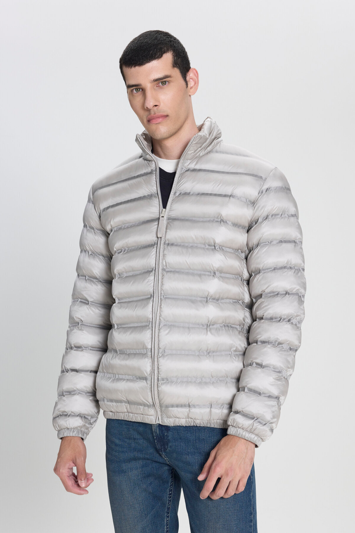 Regular Fit Normal Kesim Dik Yaka Fermuarlı Gri Bej Şişme Mont — بژ L242028 — تصویر 2 از 5