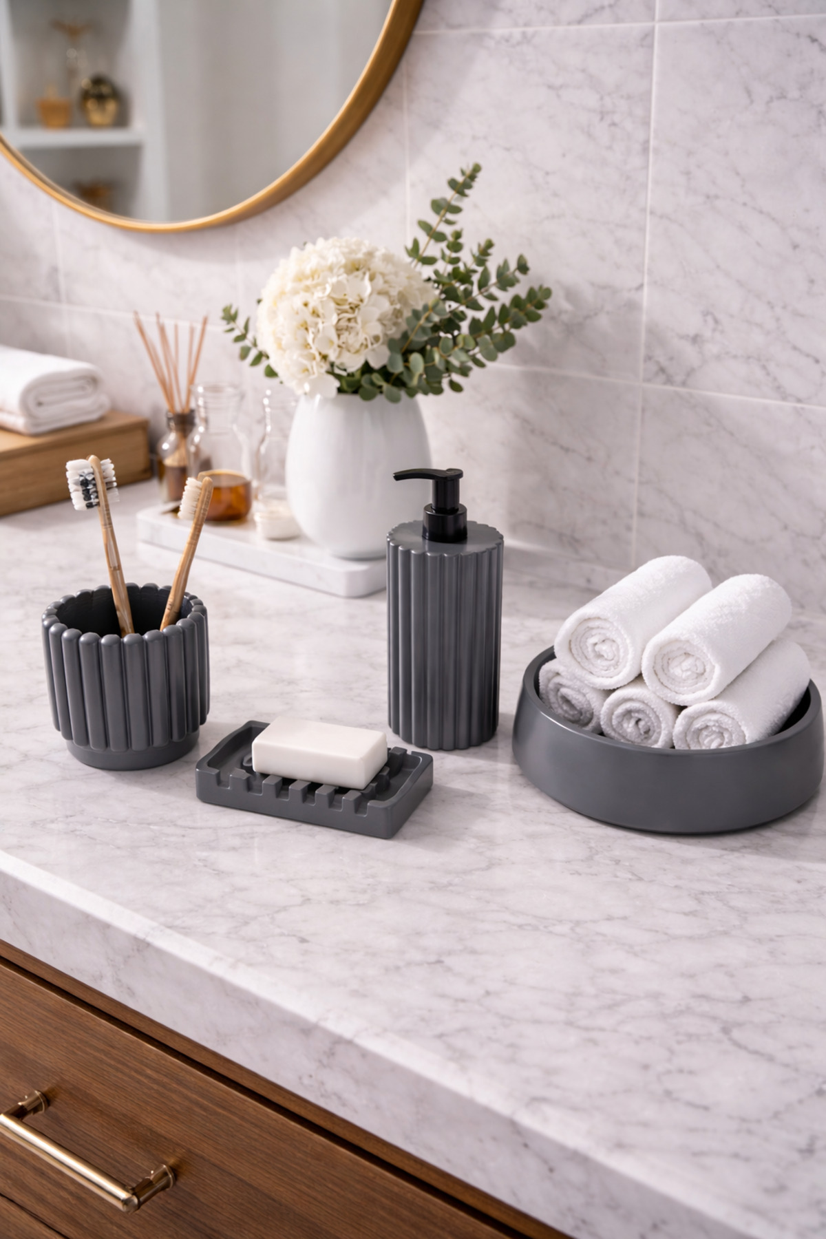 Decorative 4-Piece Striped Model Bathroom Set , Solid and Liquid Soap Dispenser , Toothbrush Holder , Towel Bowl