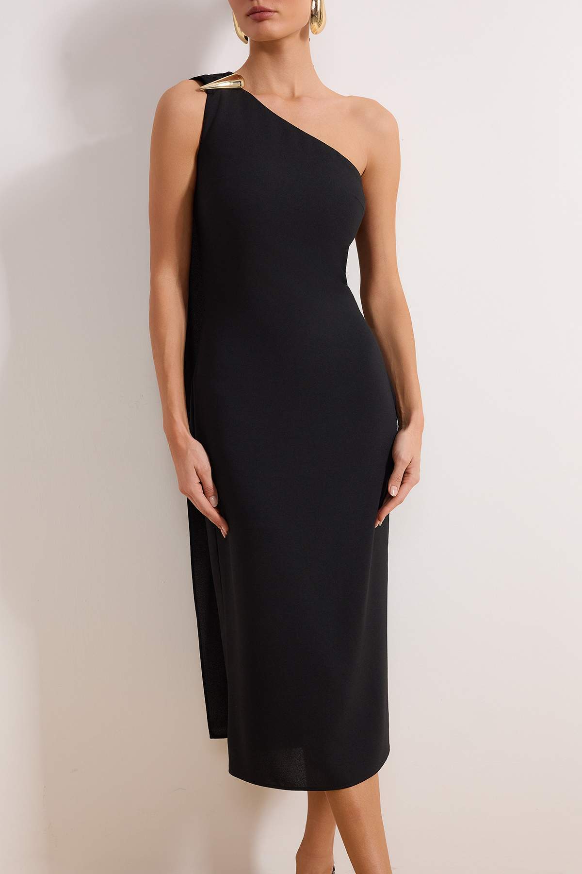 Trendyolmilla  Siyah Düz Aksesuar Detaylı Dokuma Krep Midi Astarlı Şık/Gece Elbise - Görsel 3