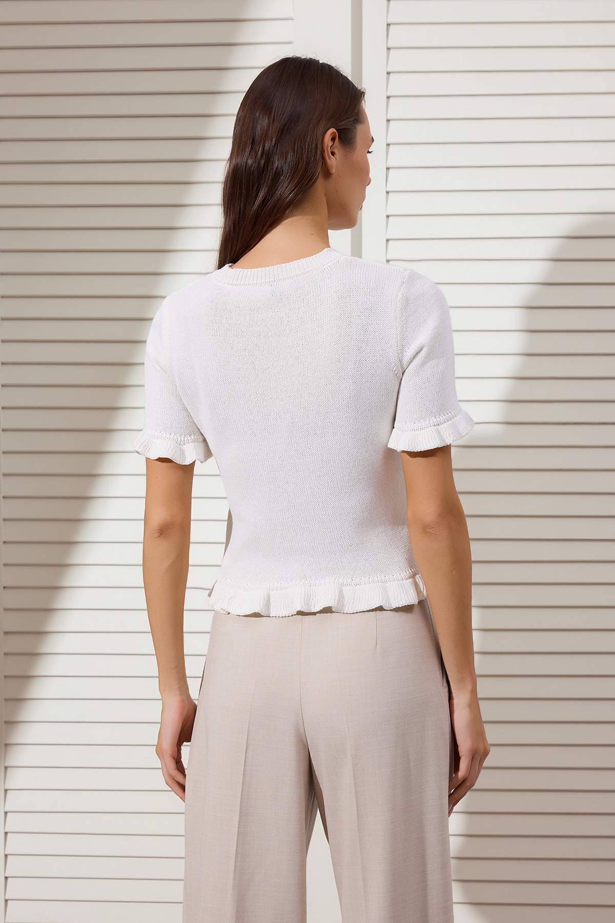 Trendyolmilla  Limited Edition Ekru Fırfır Detaylı Bisiklet Yaka Triko Bluz TWOSS26BZ00135 - Görsel 10