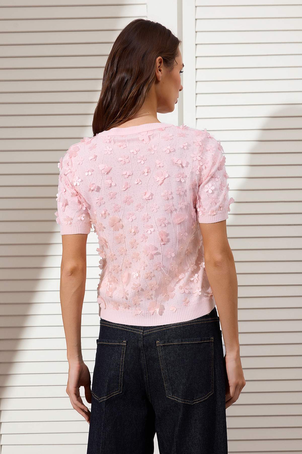 Trendyolmilla  Pembe Üç Boyutlu Çiçek Detaylı ve Tüllü Triko Bluz TWOSS26BZ00128 - Görsel 5
