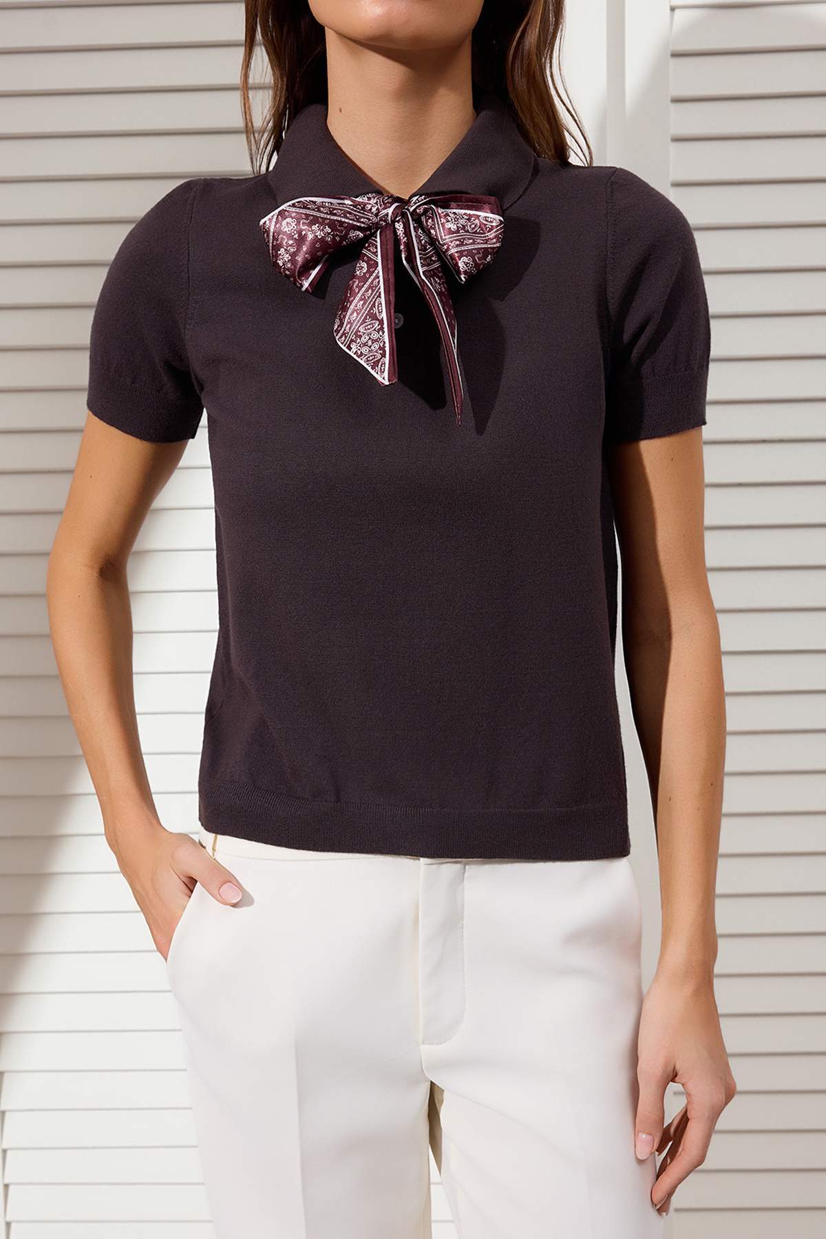 Trendyolmilla  Kahverengi Fular Detaylı Premium İplik/ Özel İplik Triko Bluz TWOSS26BZ00159 - Görsel 4