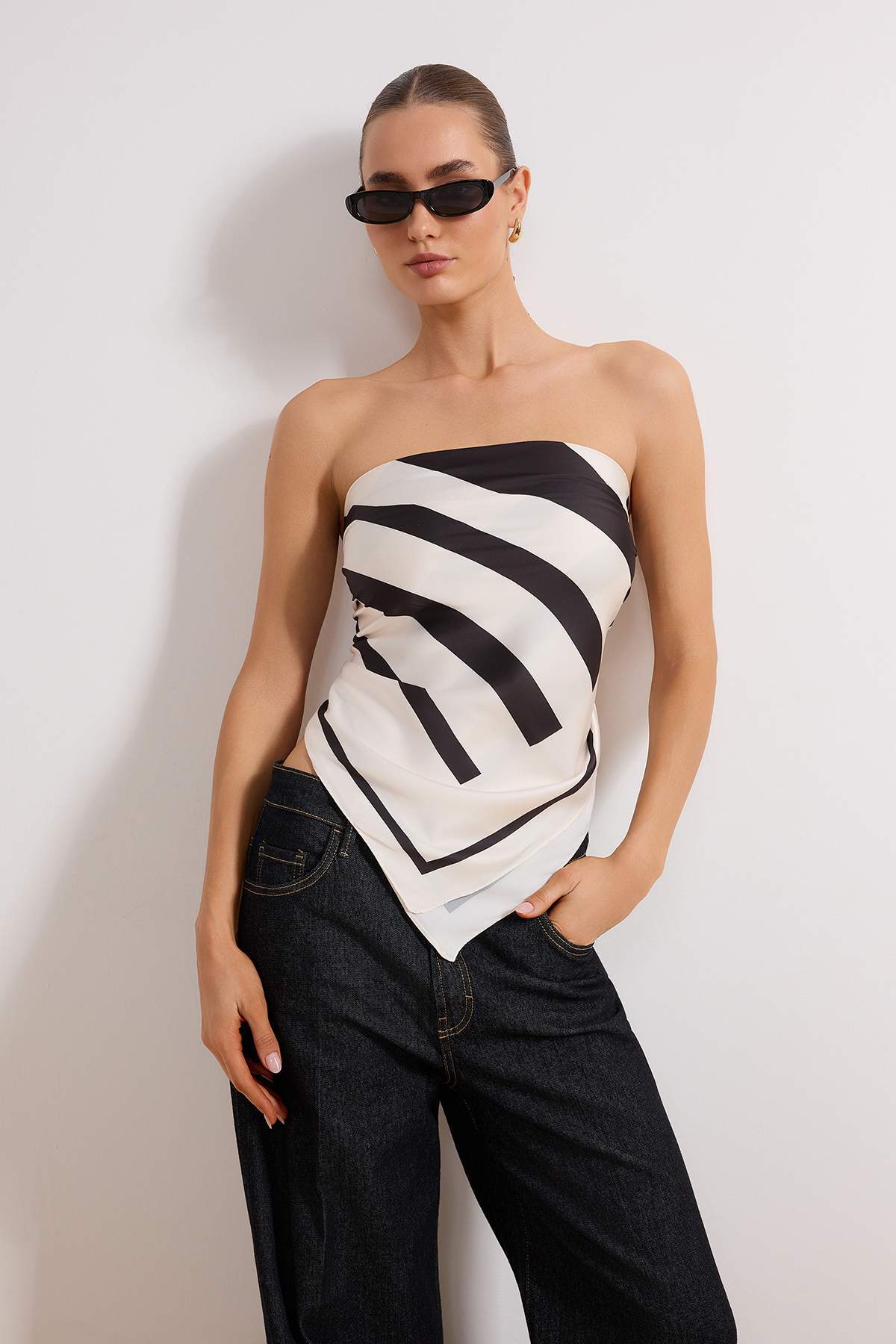 Trendyolmilla  Siyah Çizgili Farklı Kullanıma Uygun Saten Şal Bluz TWOSS26BZ00332