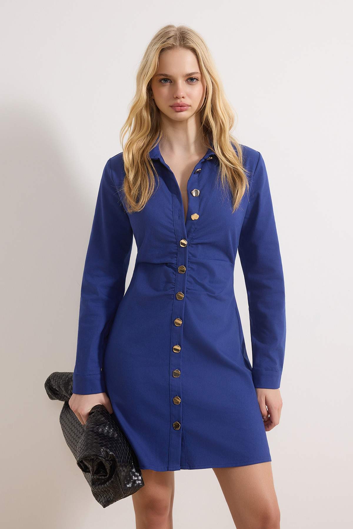 Trendyolmilla Lacivert Düğmeli Mini Gabardin Dokuma Elbise TWOSS26EL00144